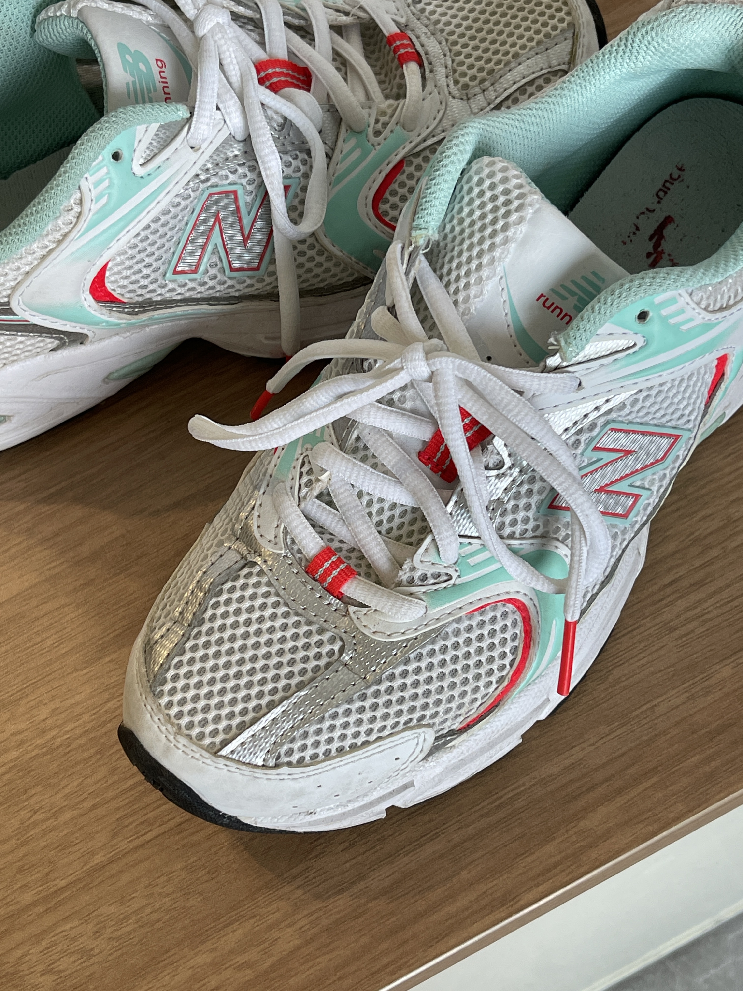 New Balance 530 White Turquoise 착용 스타일