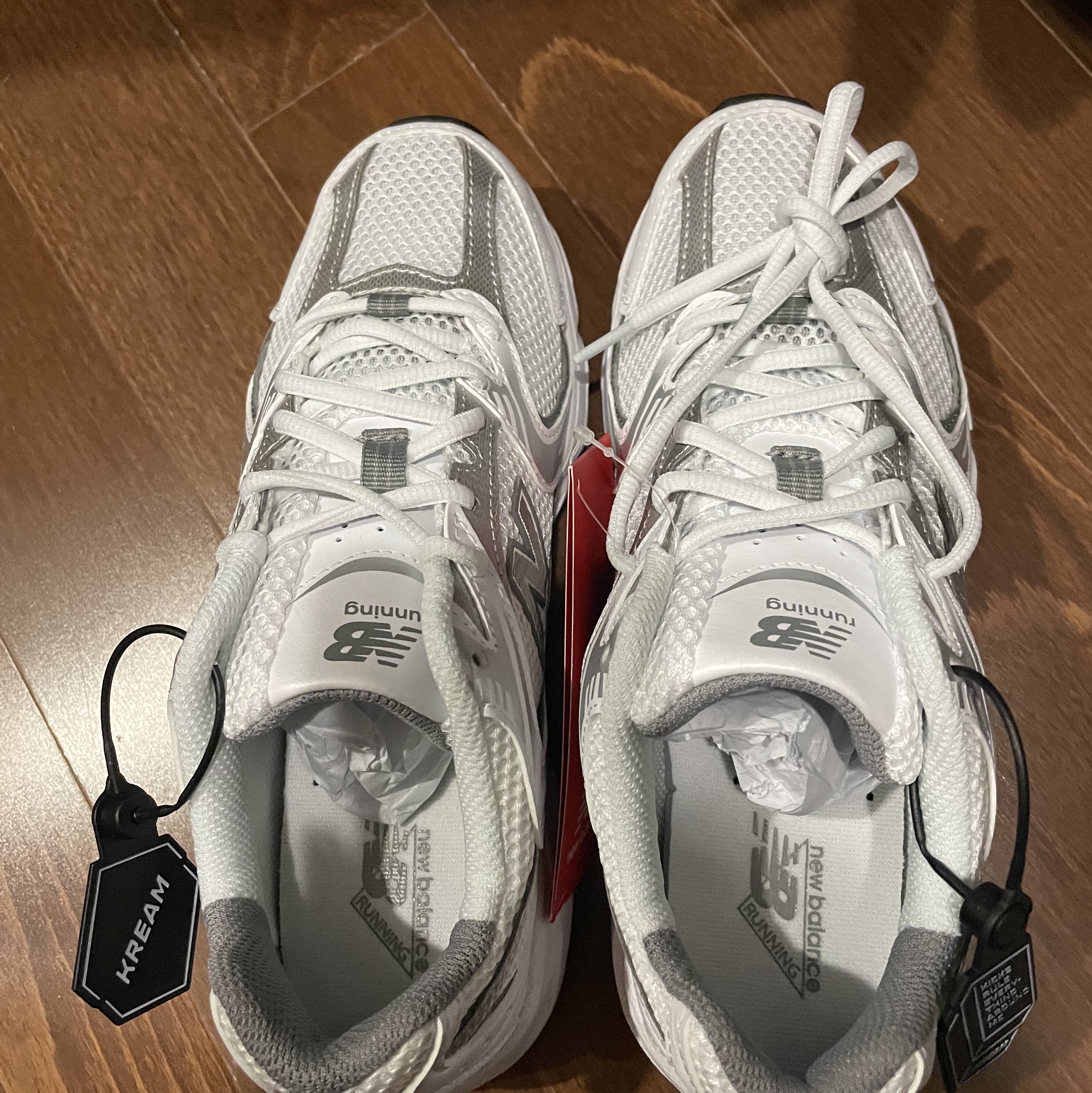New Balance 530 White Silver 착용 스타일