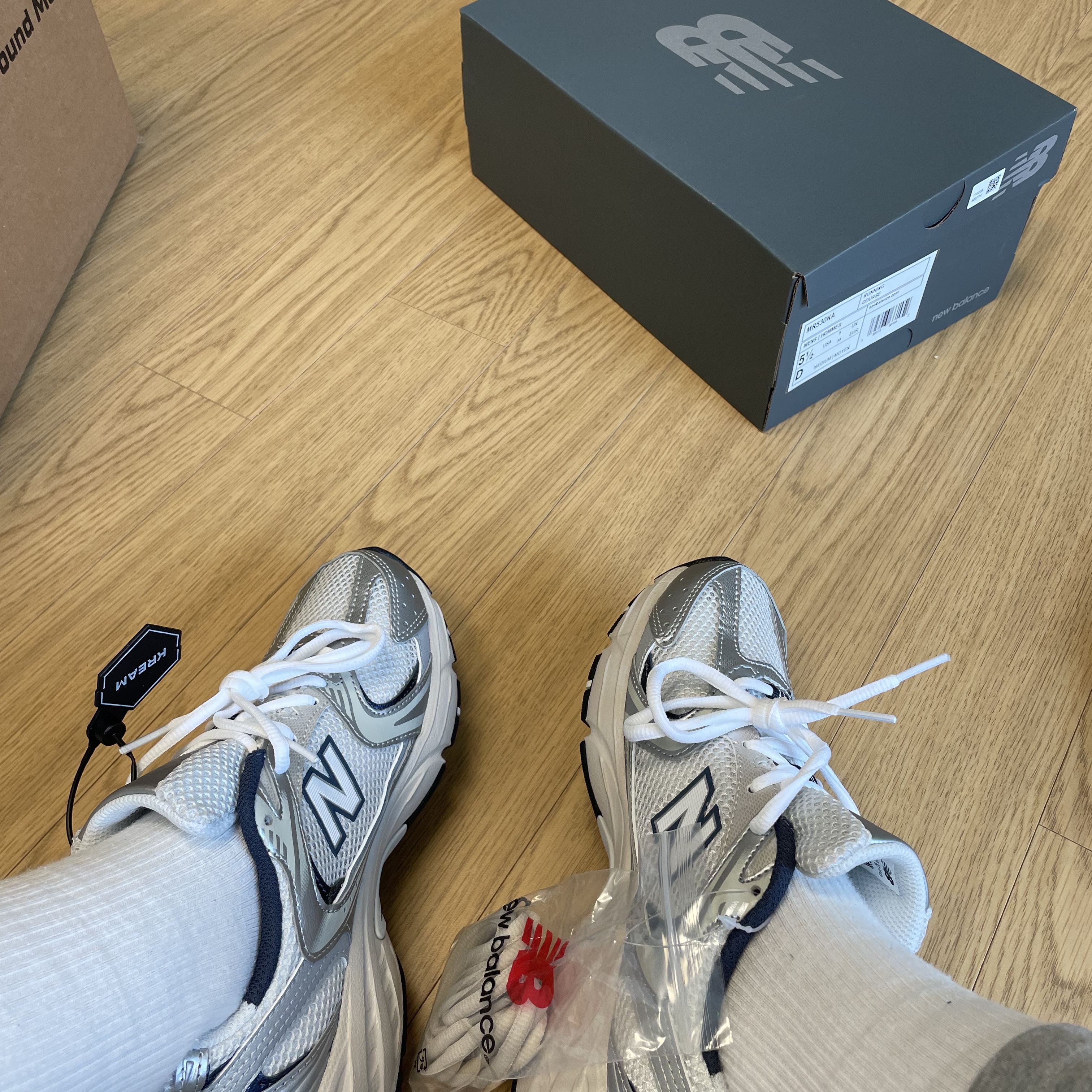 New Balance 530 Steel Grey 착용 스타일