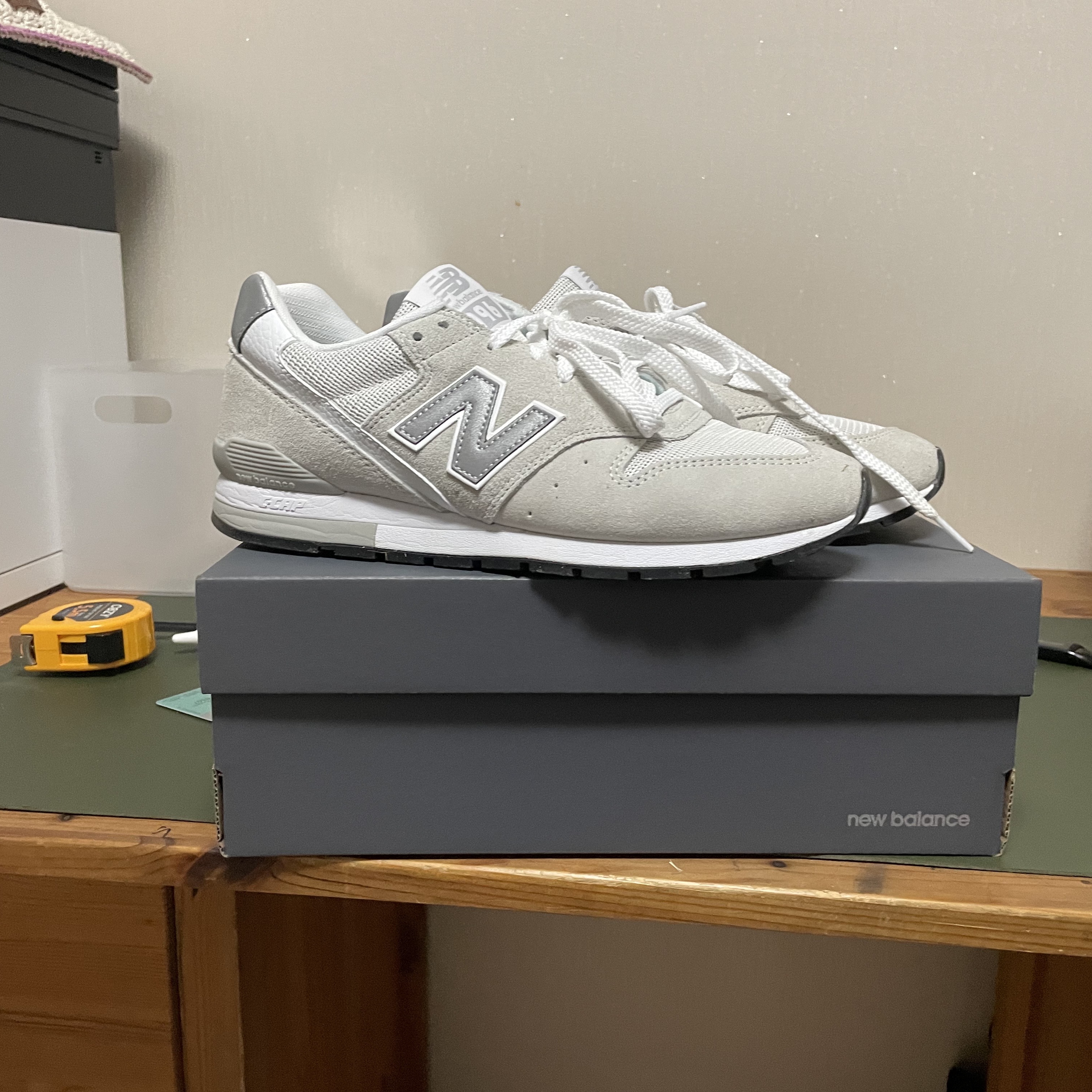 New Balance 996 Ivory White 착용 스타일