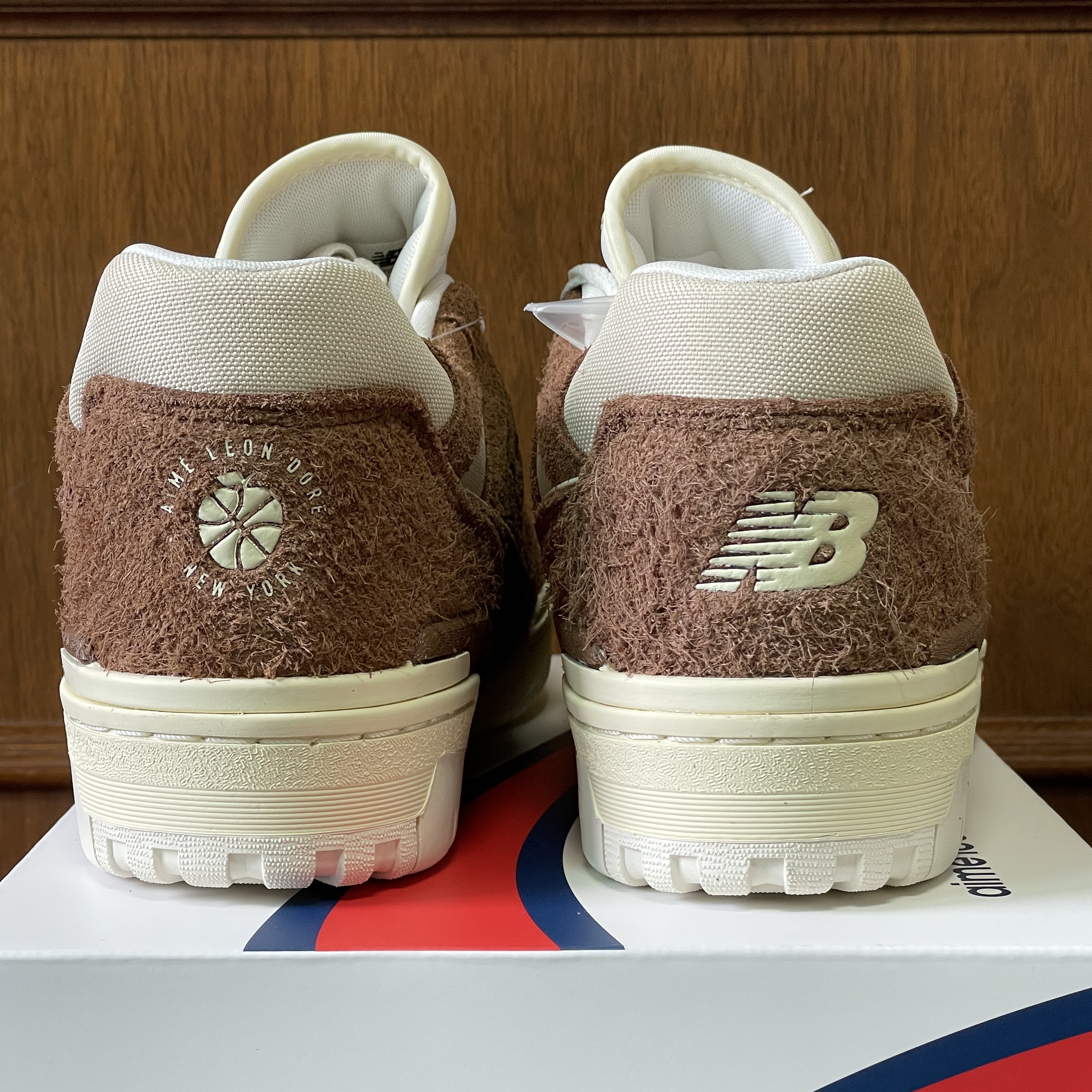 New Balance x Aime Leon Dore 550 True Brown 착용 스타일 - 4