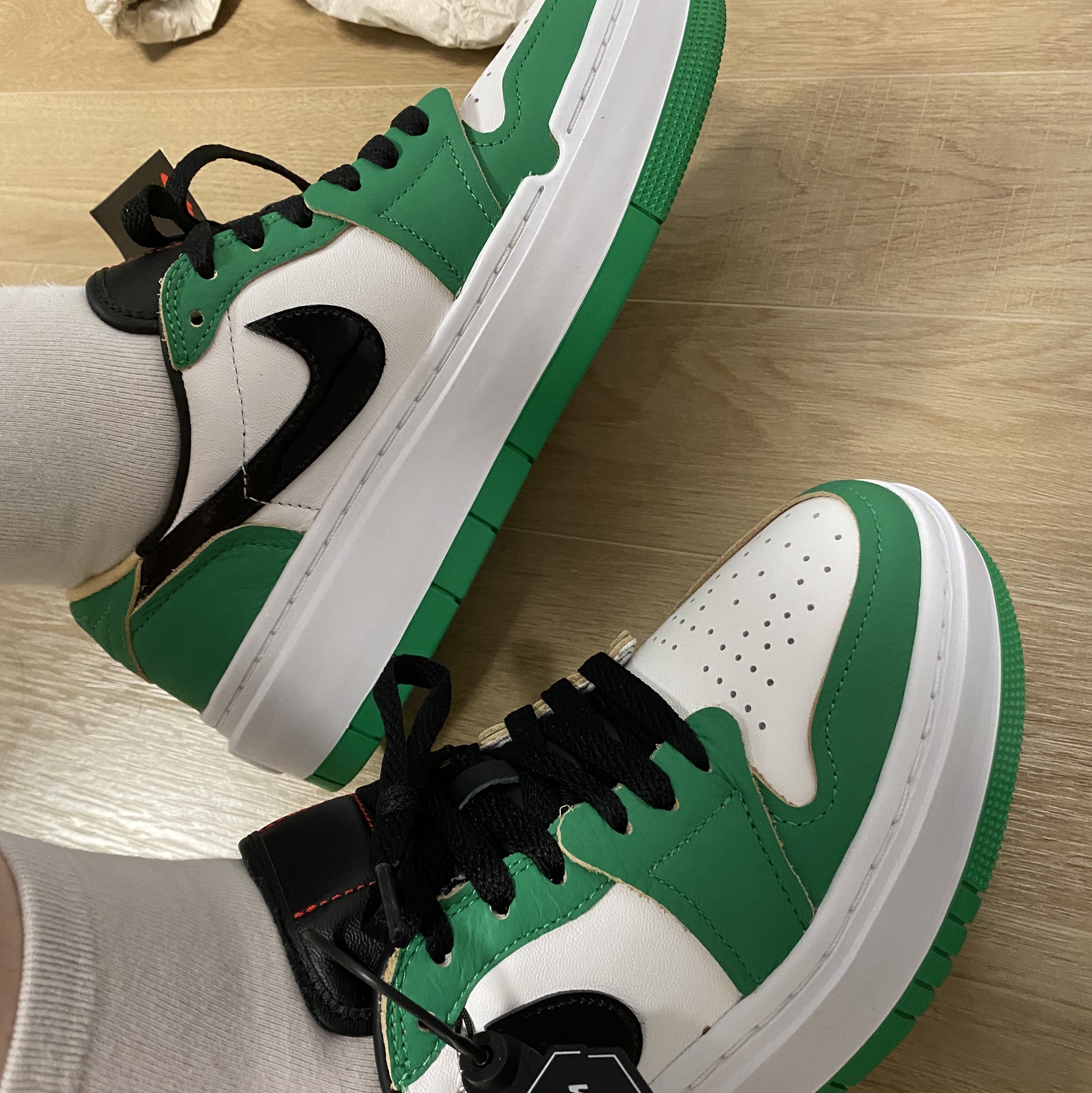 (W) Jordan 1 Elevate Low SE Lucky Green 착용 스타일