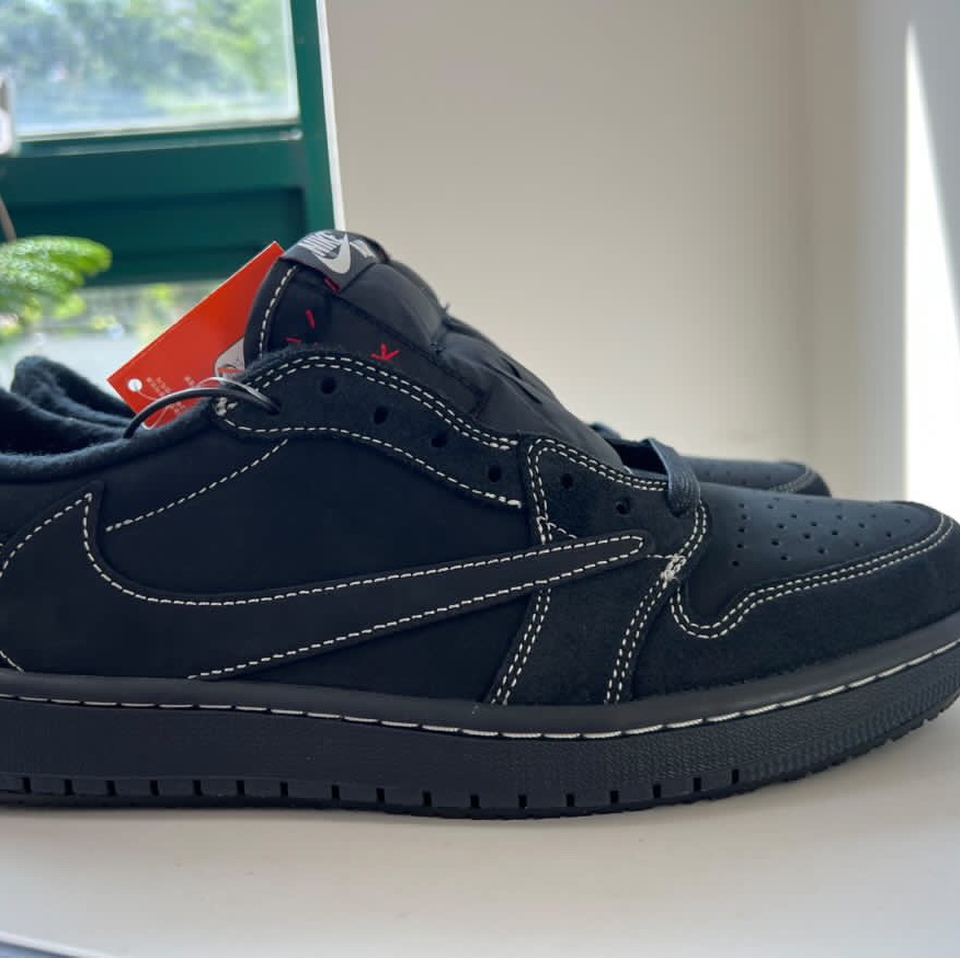 Jordan 1 x Travis Scott Retro Low OG SP Black Phantom 착용 스타일 - 2