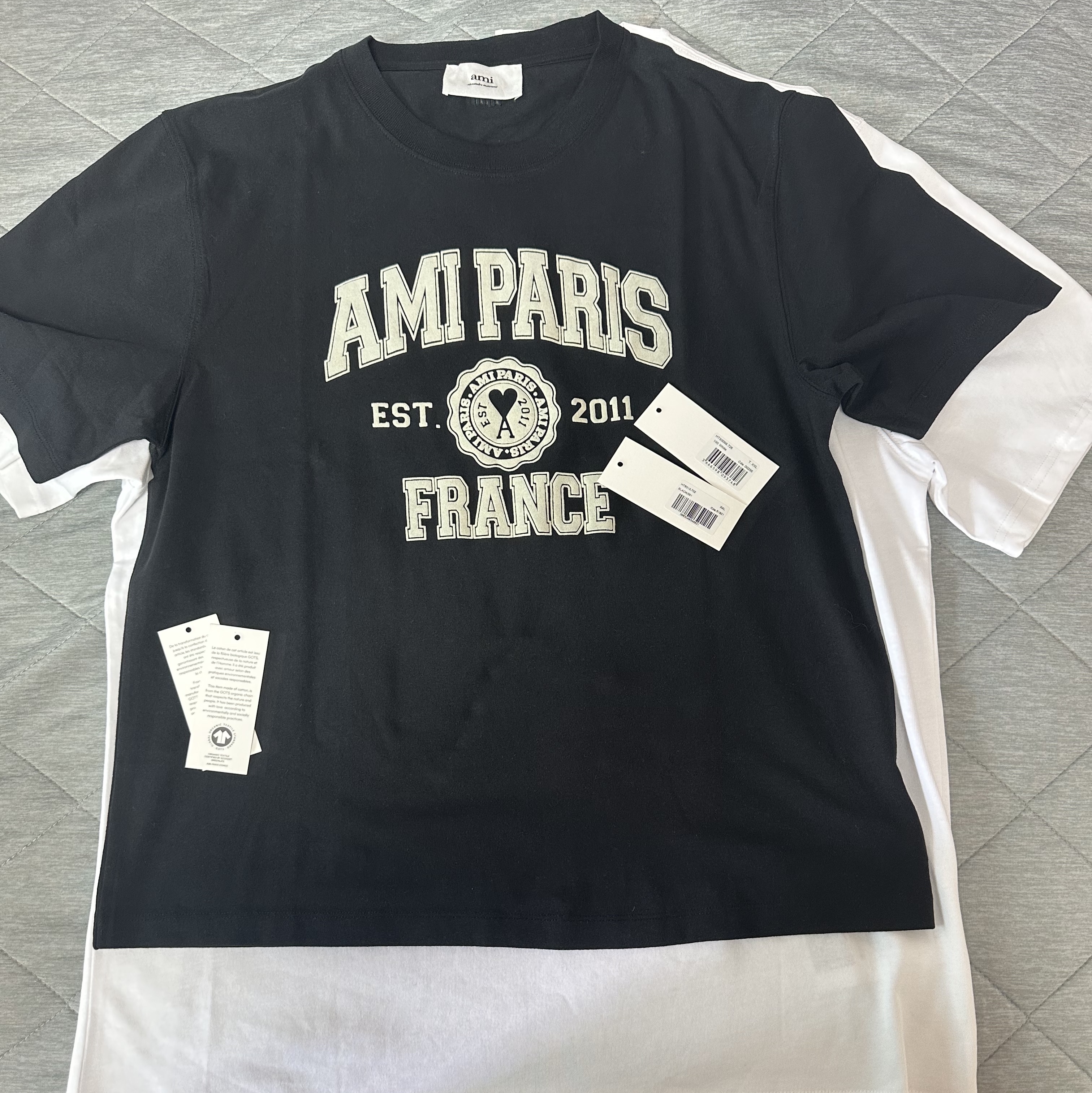 AMI Paris France T-Shirt Black, AMI Paris France T-Shirt White 착용 스타일