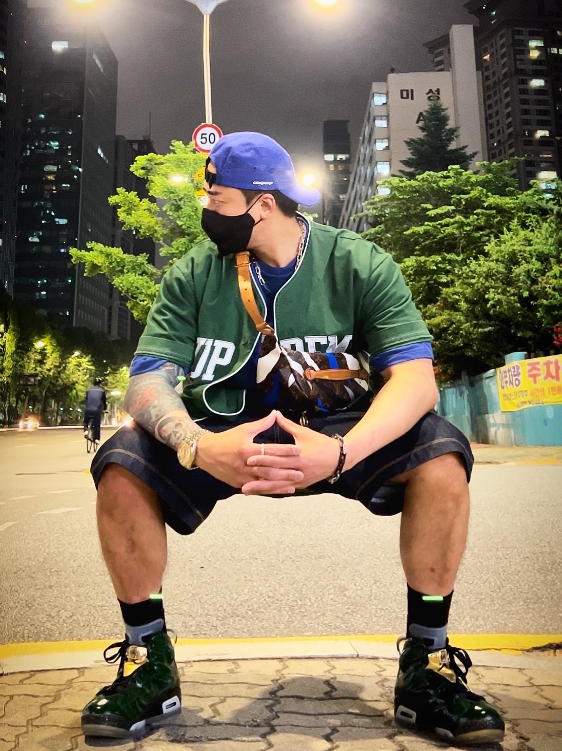 Supreme Coated Cordura Camp Cap Royal - 22SS, Supreme x The North Face Printed Pocket T-Shirt Navy - 23SS 착용 스타일 - 1