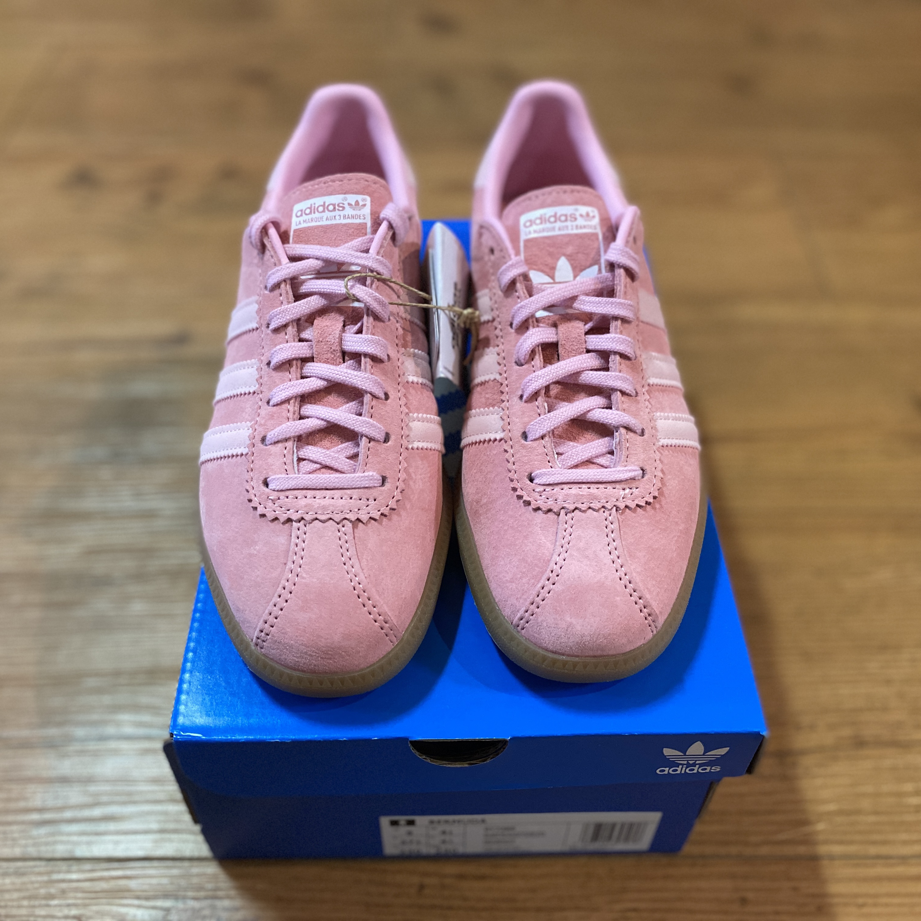 Adidas Bermuda Glow Pink 착용 스타일 - 2