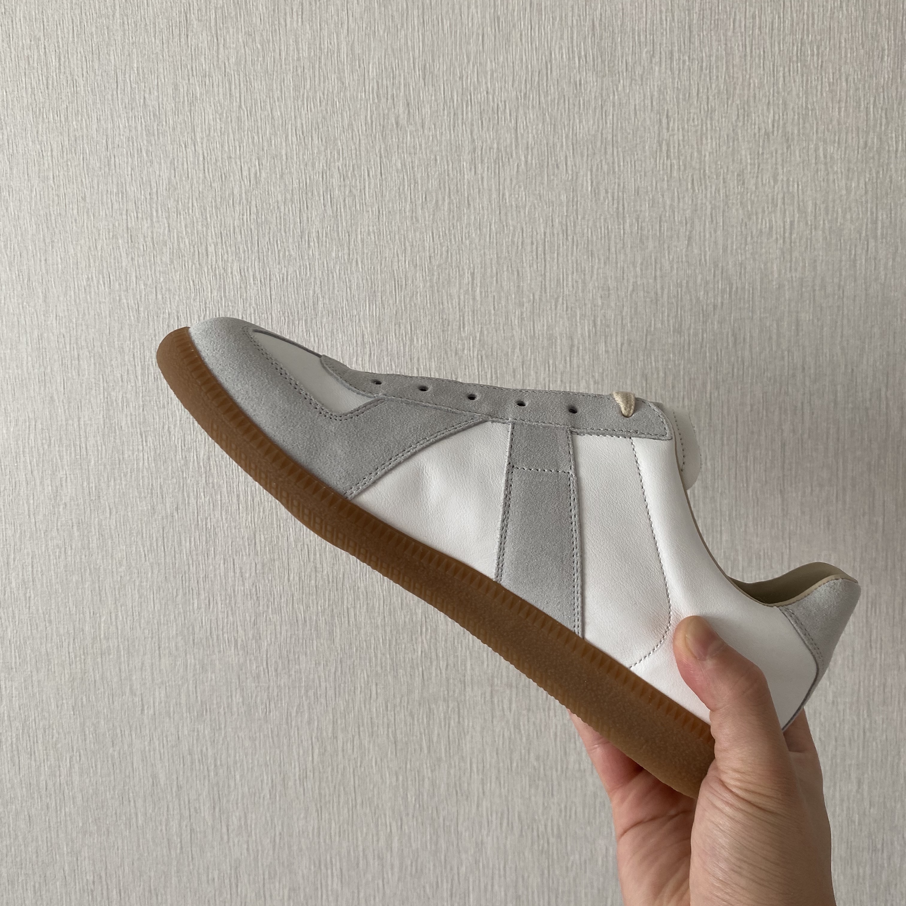 Maison Margiela Calfskin Replica Sneakers 착용 스타일