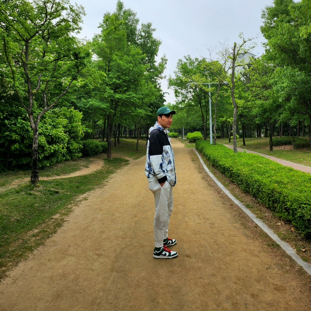 (W) 나이키 덩크 로우 골지 그린, 노스페이스 노벨티 바이든 자켓 화이트 샌드 착용 스타일