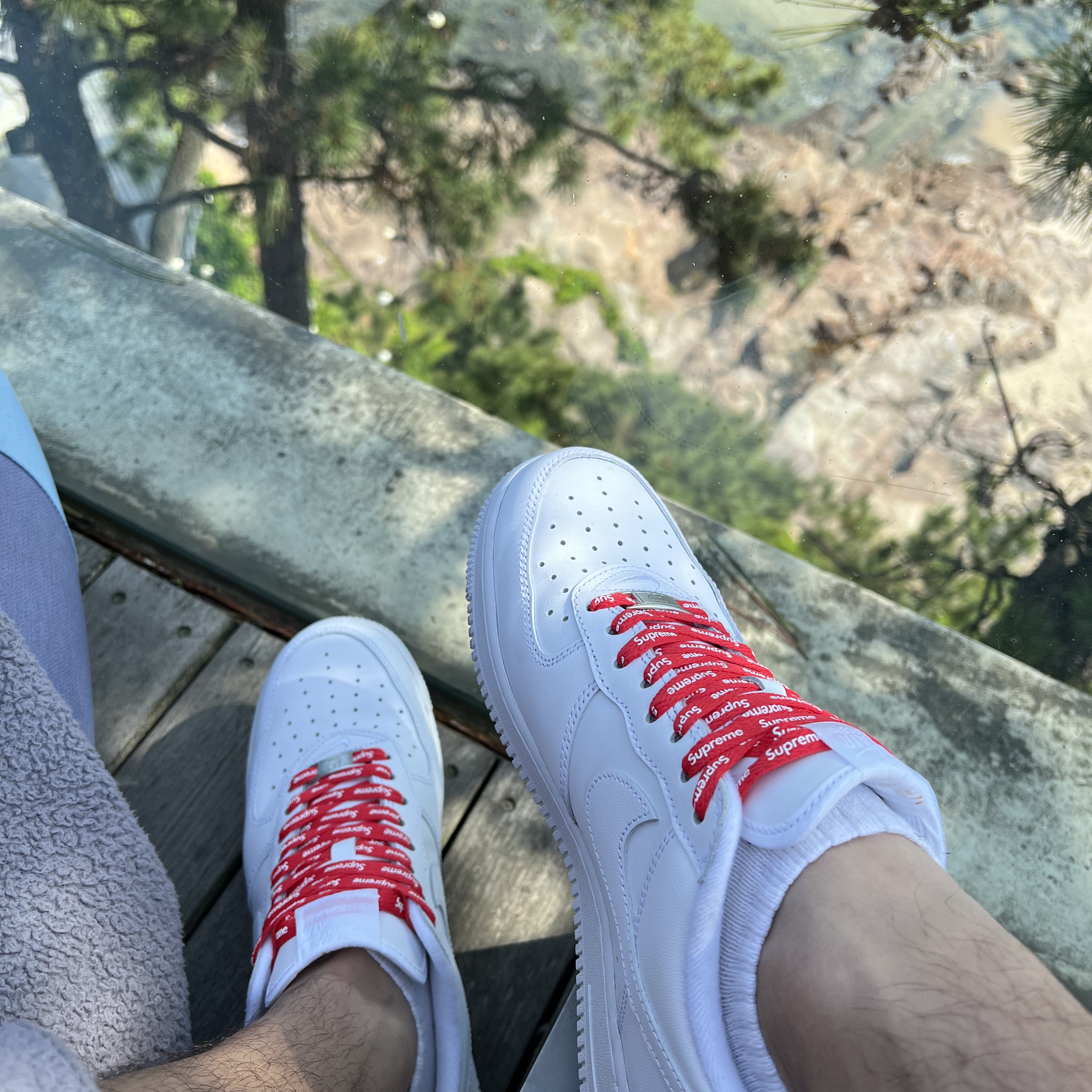 Nike x Supreme Air Force 1 Low White 착용 스타일 - 1