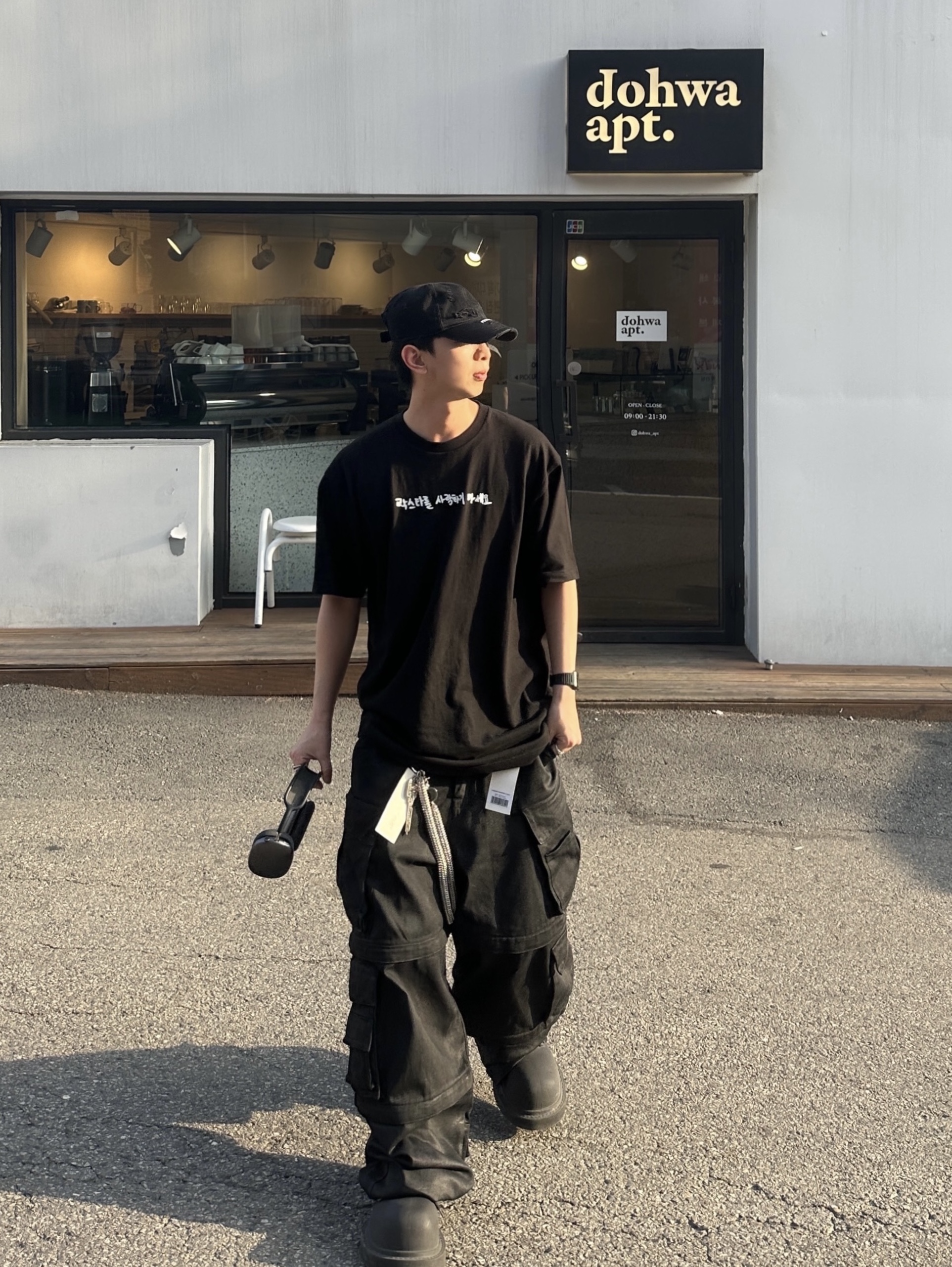 Balenciaga Steroid Derby Black, Project G/R Oversized Convertible Cargo Pants Coated Black 착용 스타일 - 5