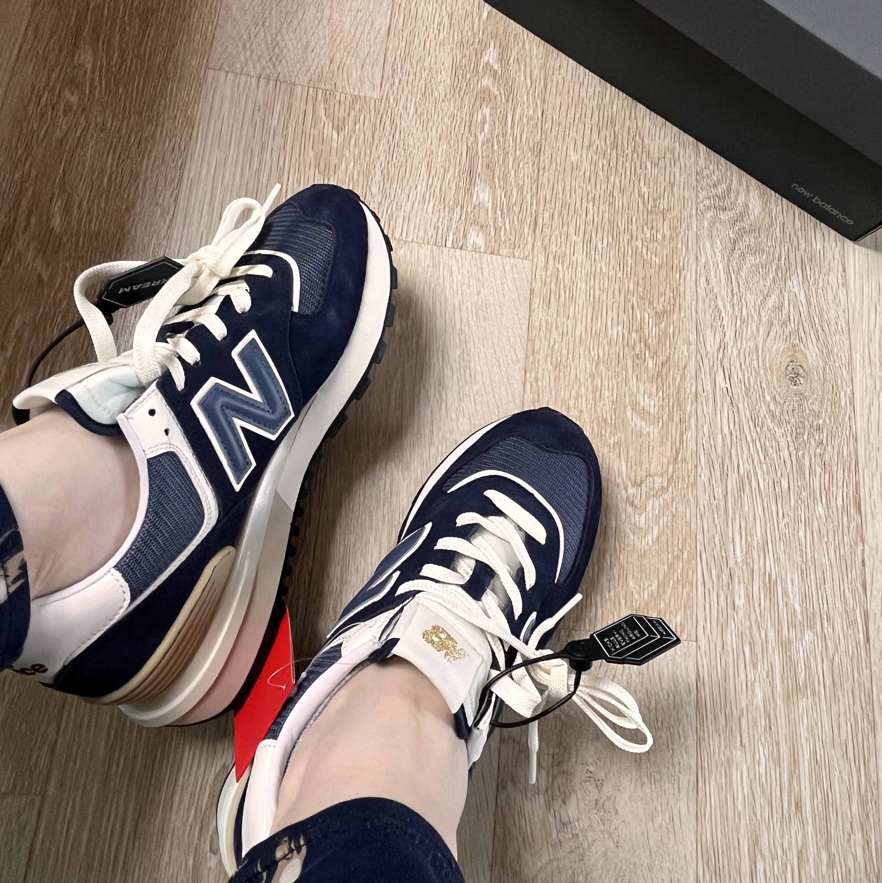 New Balance 574 Legacy Navy 착용 스타일 - 3