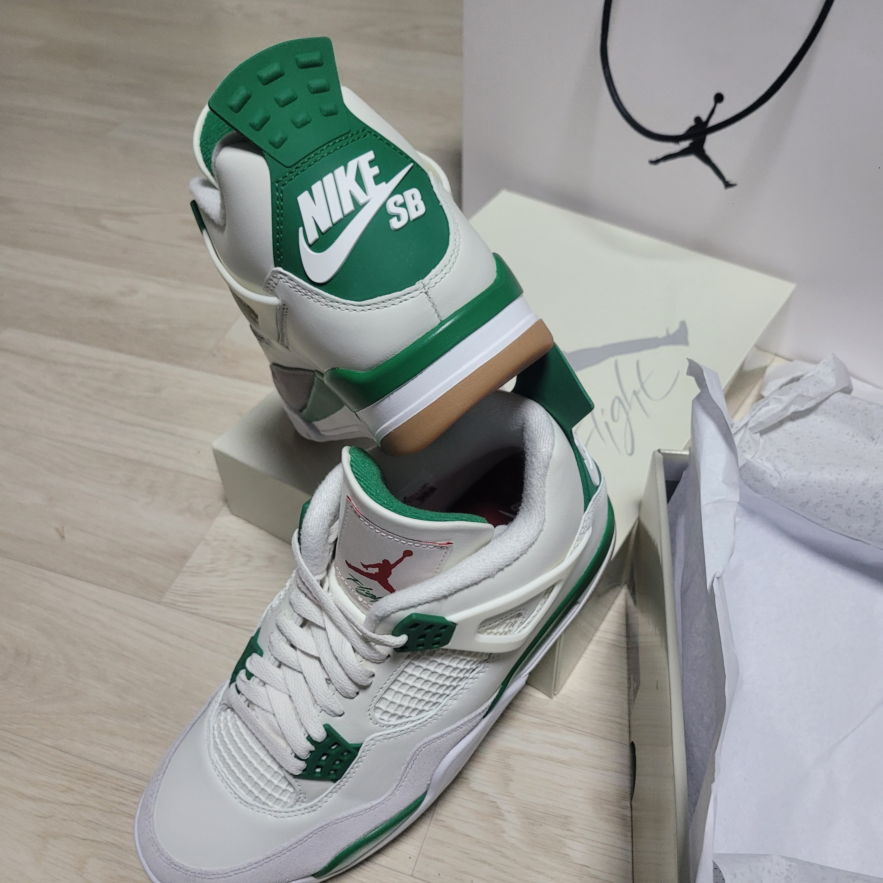 Jordan 4 x Nike SB Retro SP Pine Green 착용 스타일