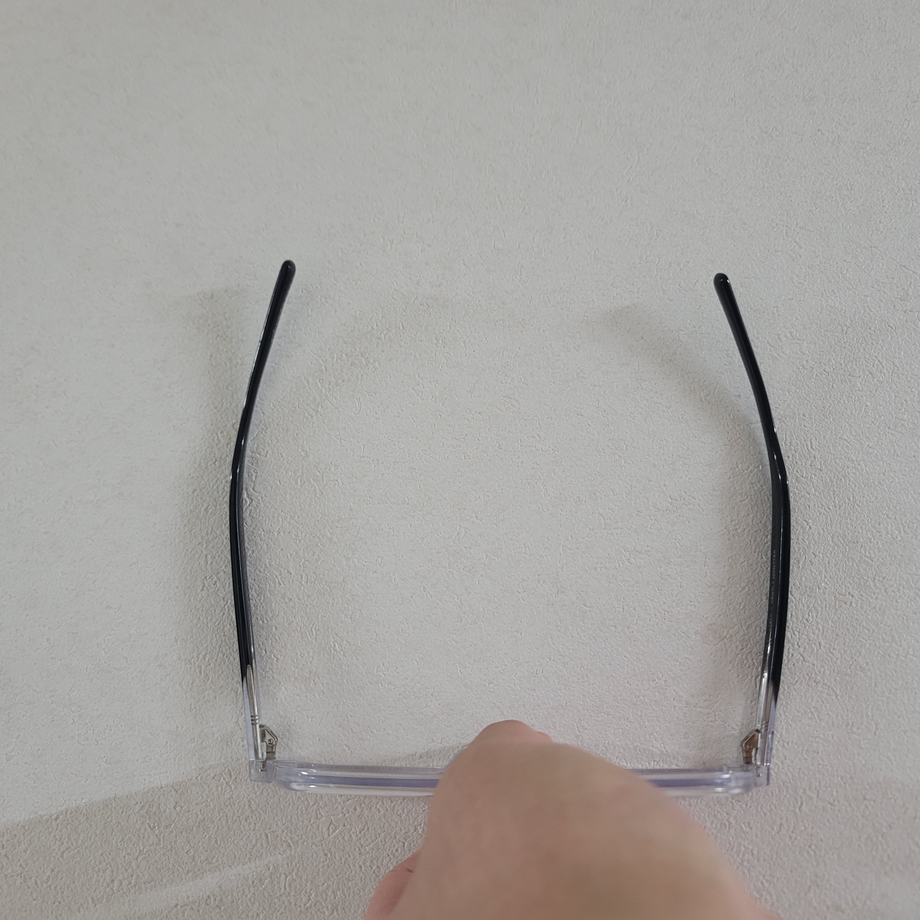 Gentle Monster x Maison Margiela MM010 Clear Black Gradient 착용 스타일 - 3