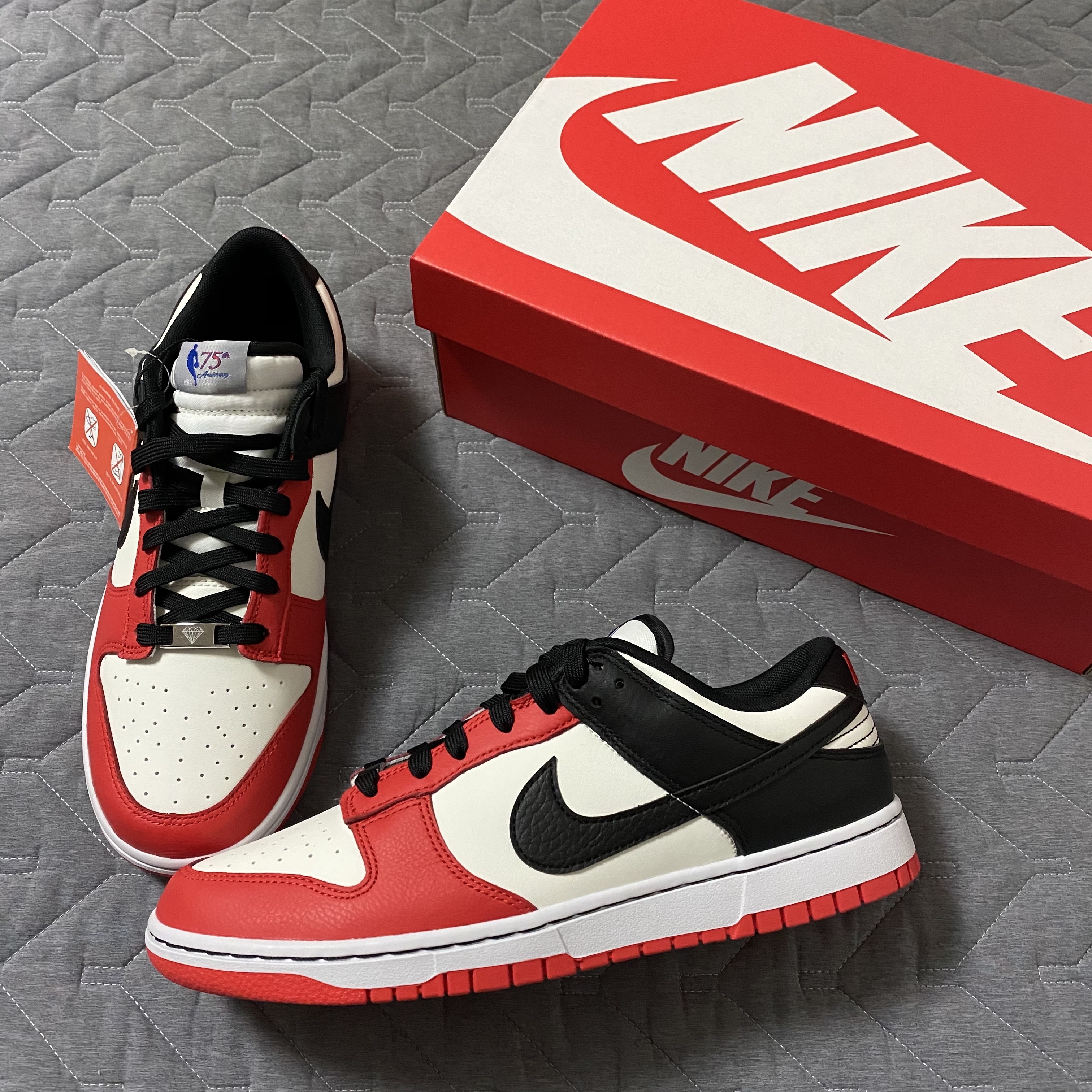 Nike x NBA Dunk Low Retro EMB Black and Chile Red 착용 스타일