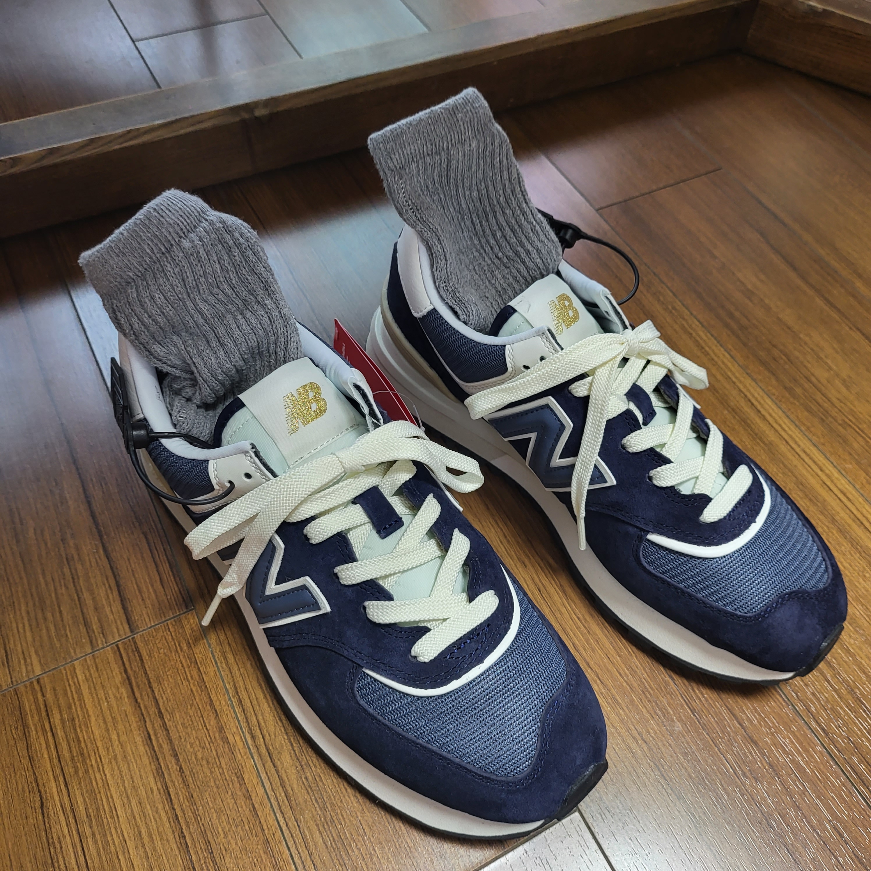 New Balance 574 Legacy Navy 착용 스타일 - 2