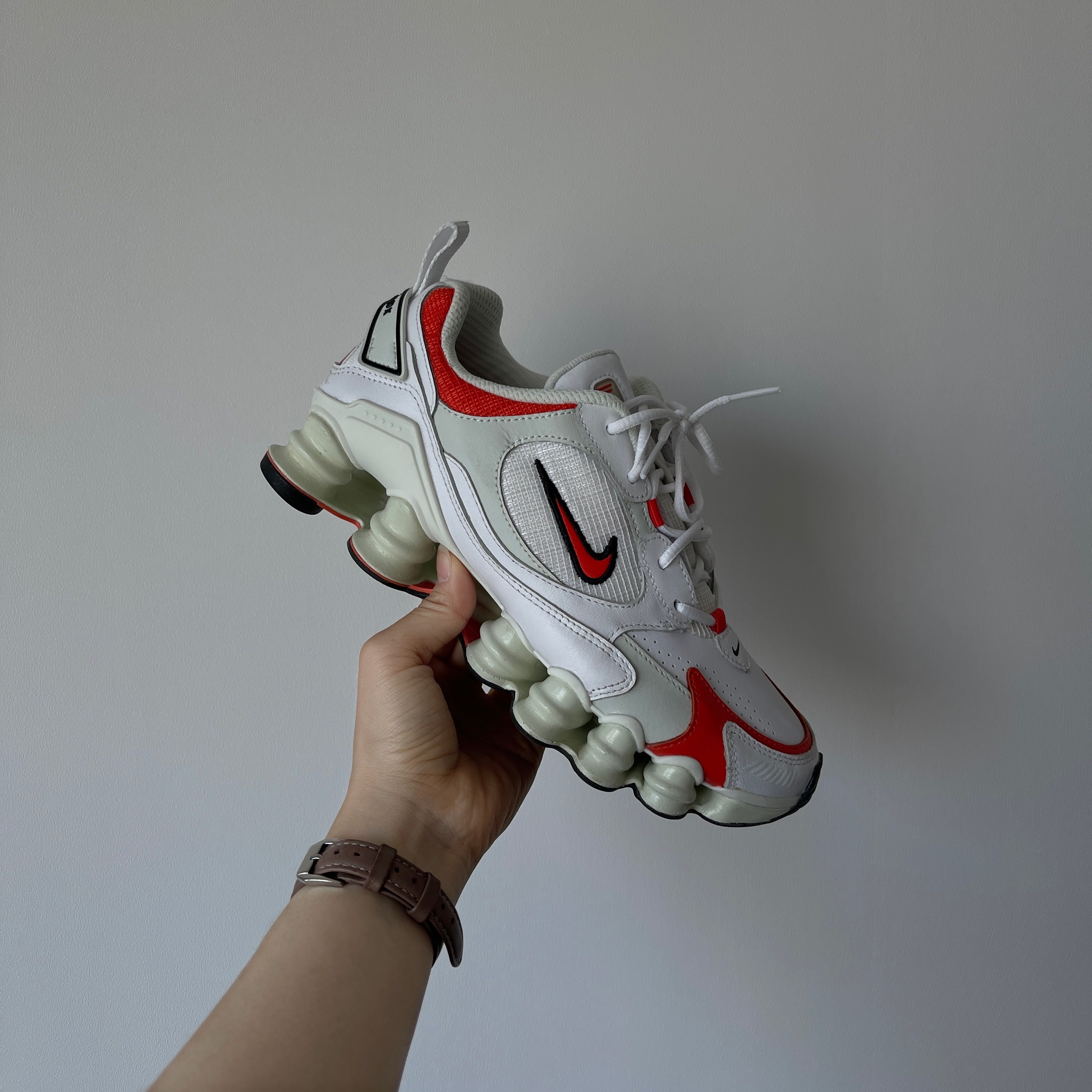 (W) Nike Shox Nova White Red 착용 스타일