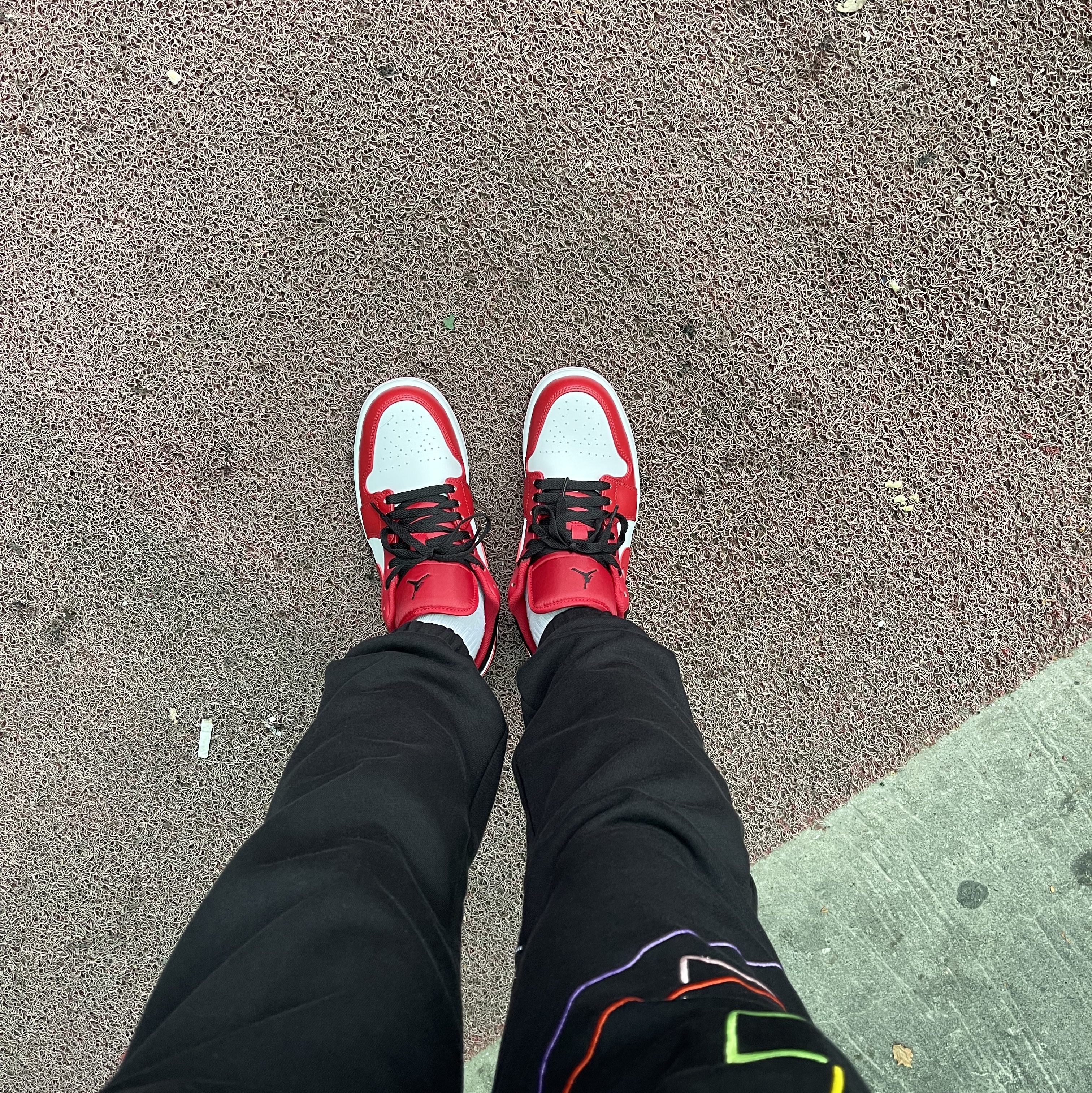 Jordan 1 Low White Gym Red Black 착용 스타일