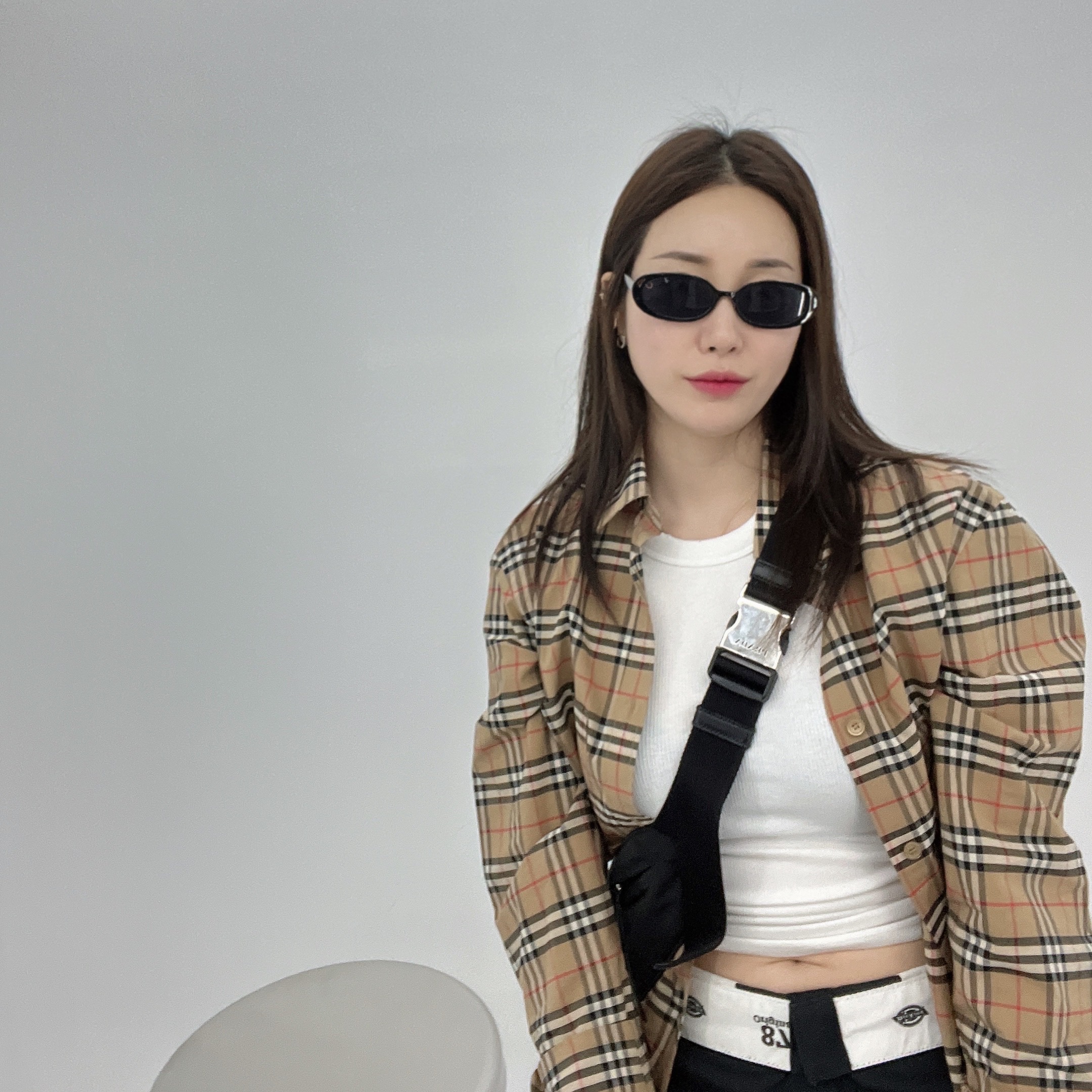 Burberry Small Scale Check Stretch Cotton Shirt Archive Beige, Prada Re-Nylon and Leather Shoulder Strap Backpack Black 착용 스타일