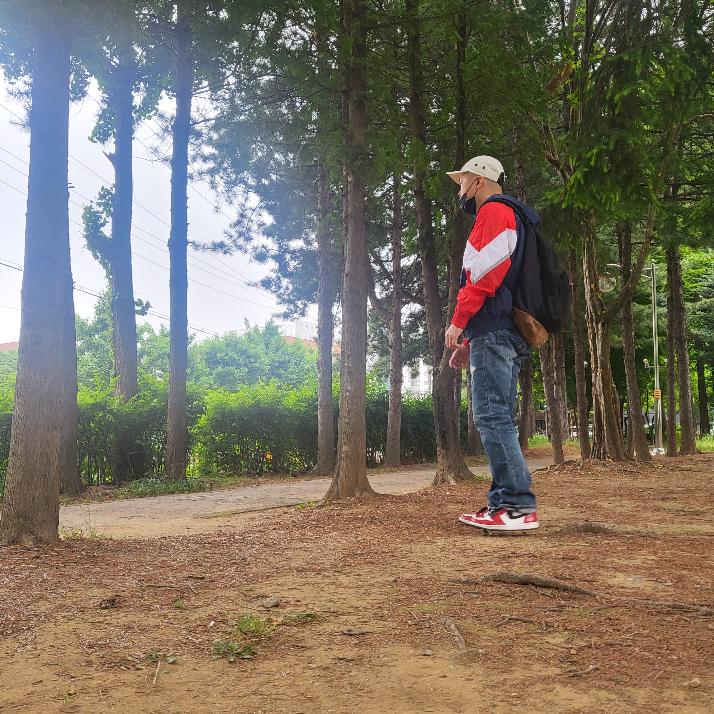 Supreme Military Camp Cap Stone - 22SS, Jordan 1 Retro High OG Light Fusion Red 착용 스타일 - 1