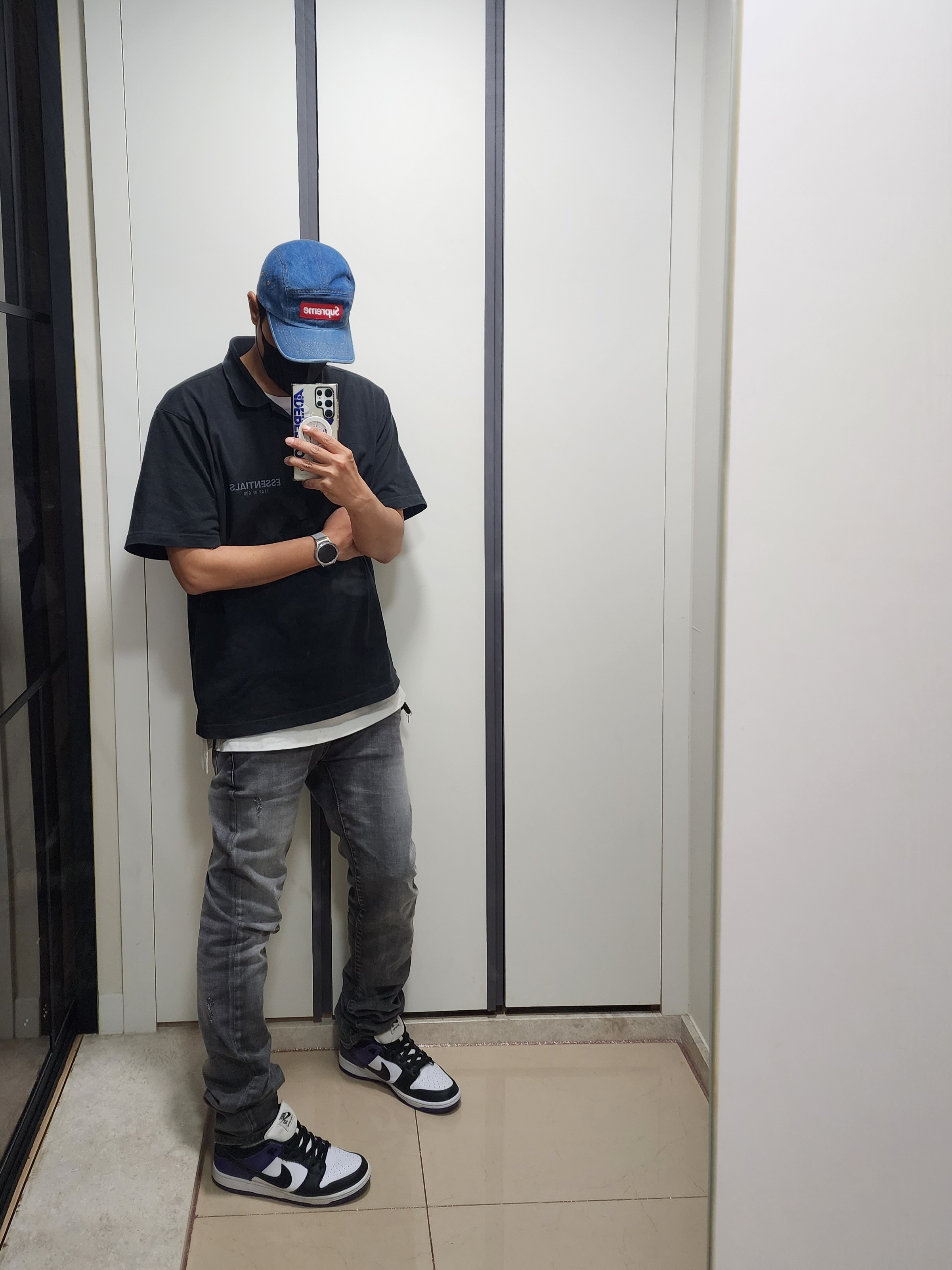 Essentials The Core Collection Short Sleeve Polo Black, Undermycar Legion.03 Slim Fit Blue Stitch Washed Jeans Washed Gray 착용 스타일 - 1