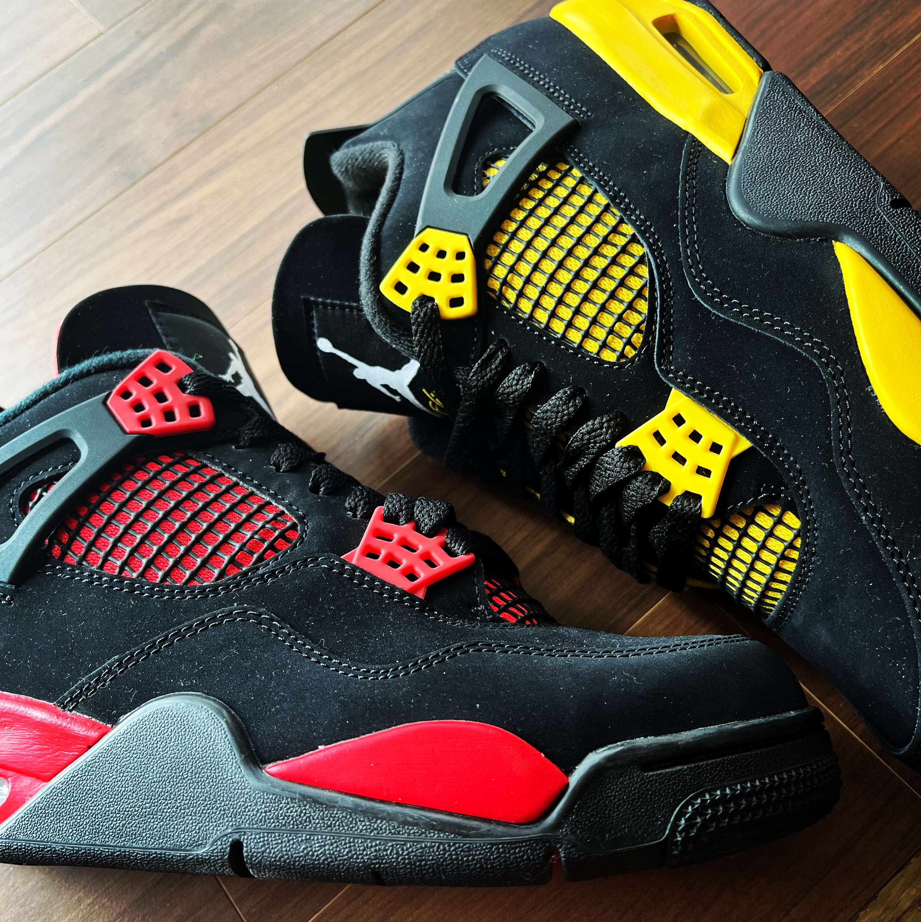 Jordan 4 Retro Crimson, Jordan 4 Retro Thunder 2023 착용 스타일
