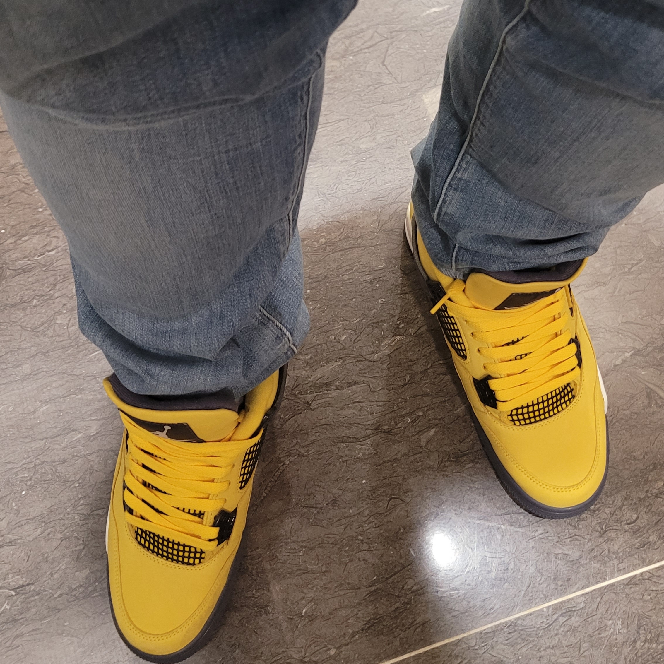 Jordan 4 Retro Tour Yellow 착용 스타일