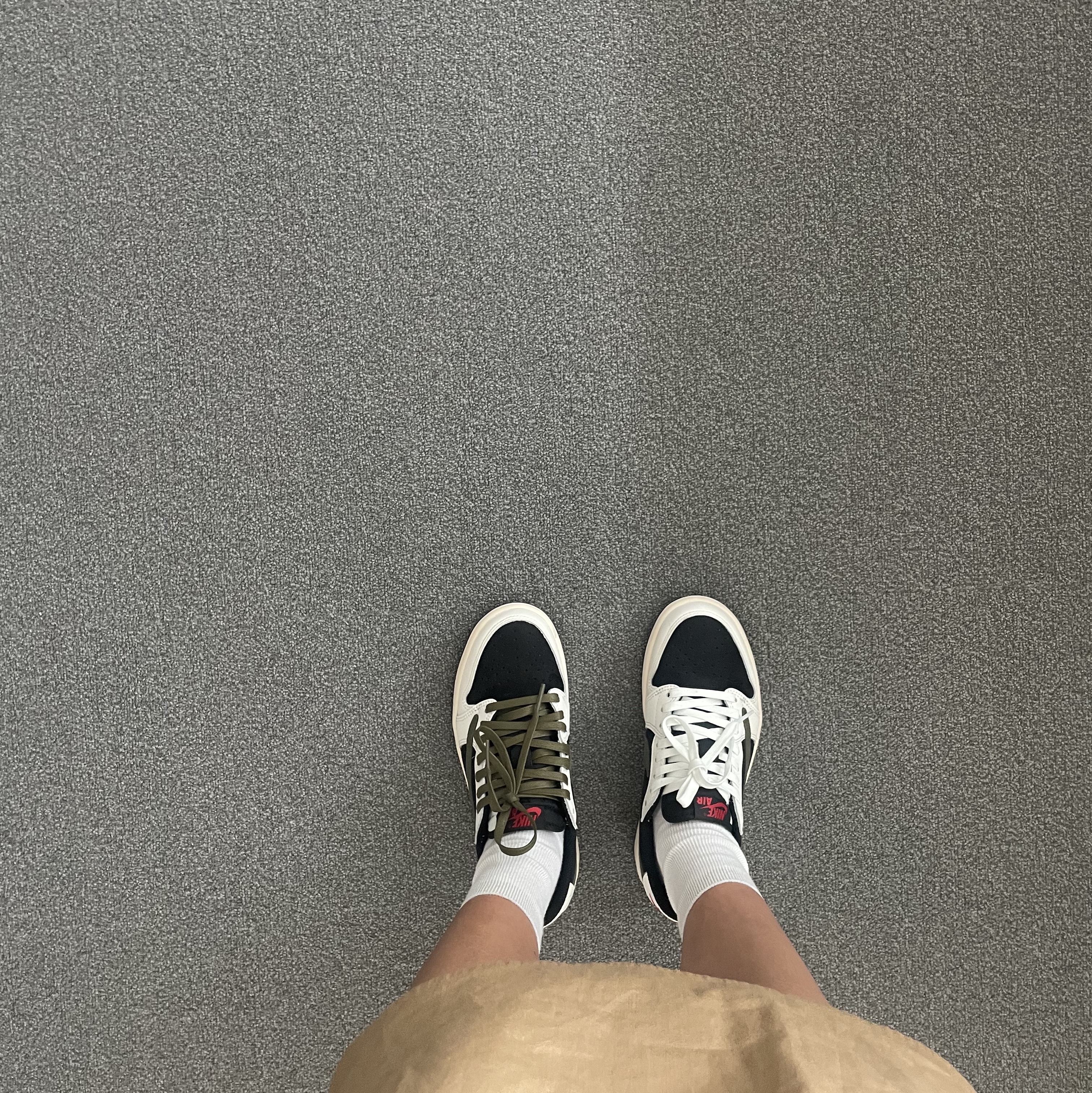 (W) Jordan 1 x Travis Scott Retro Low OG SP Medium Olive 착용 스타일