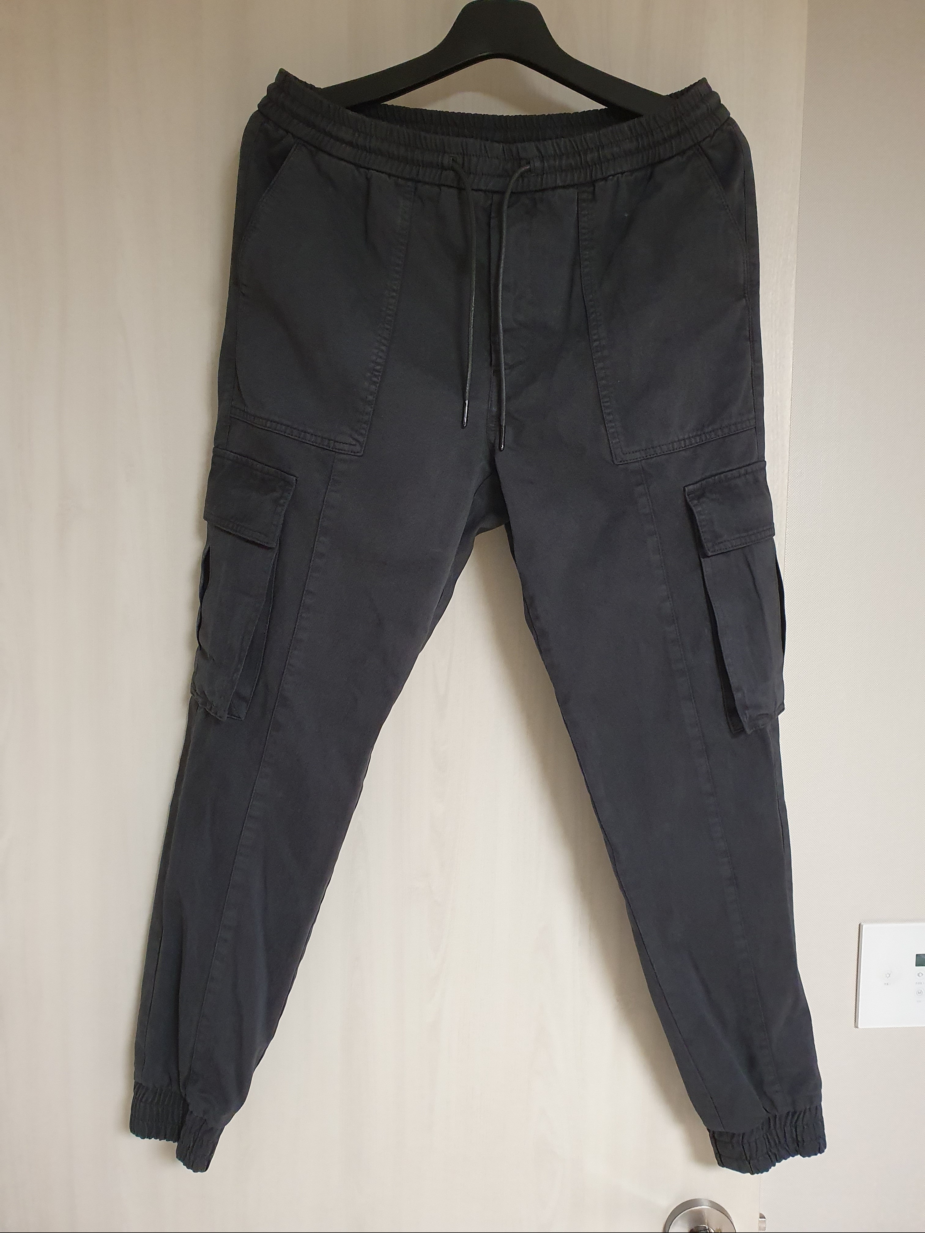 Juun.J Woven Garment Dyeing Cargo Jogger Pants Grey - 22FW 착용 스타일