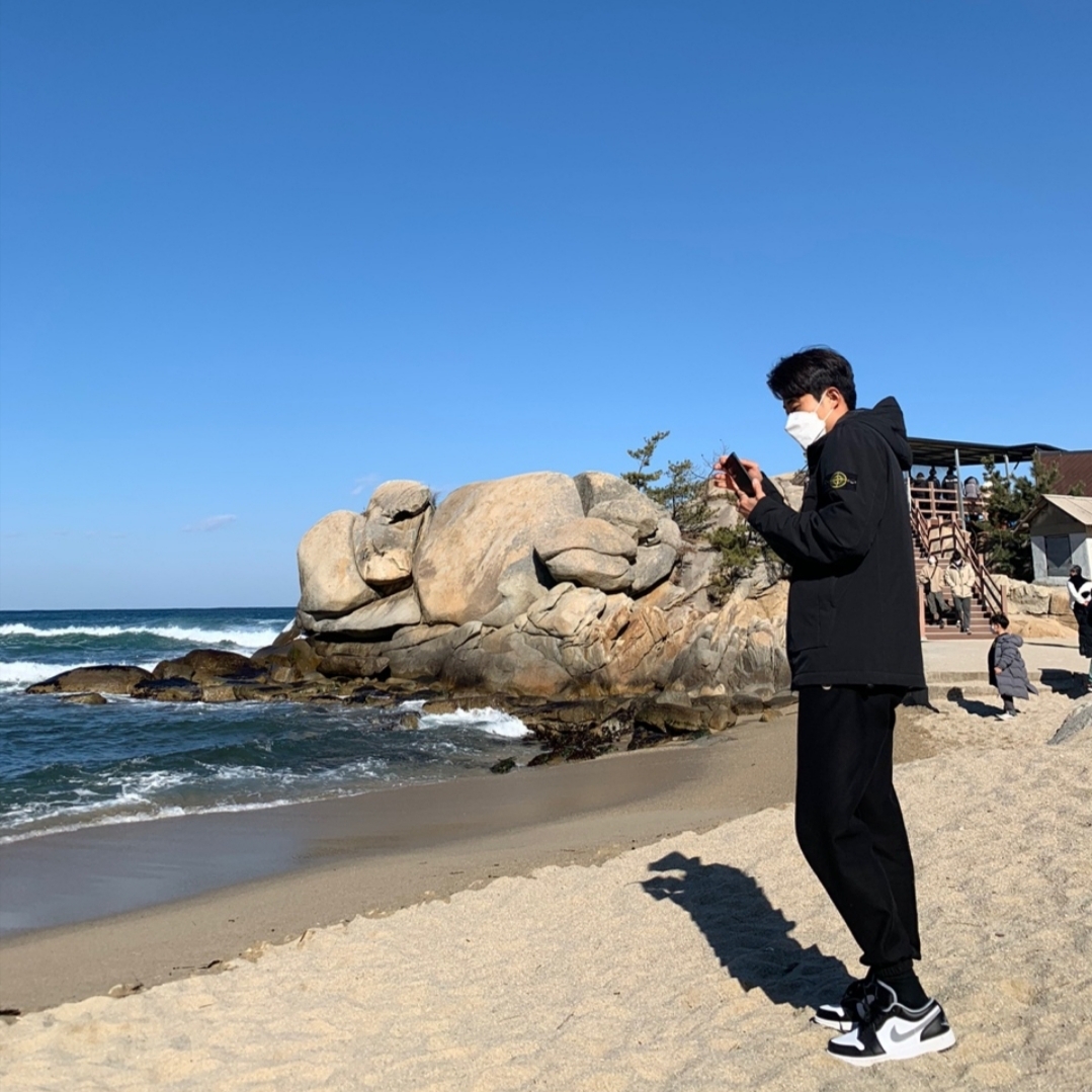 Stone Island 41427 Soft Shell Hooded Jacket Black - 21FW, Jordan 1 Low Black Particle Grey 착용 스타일 - 1