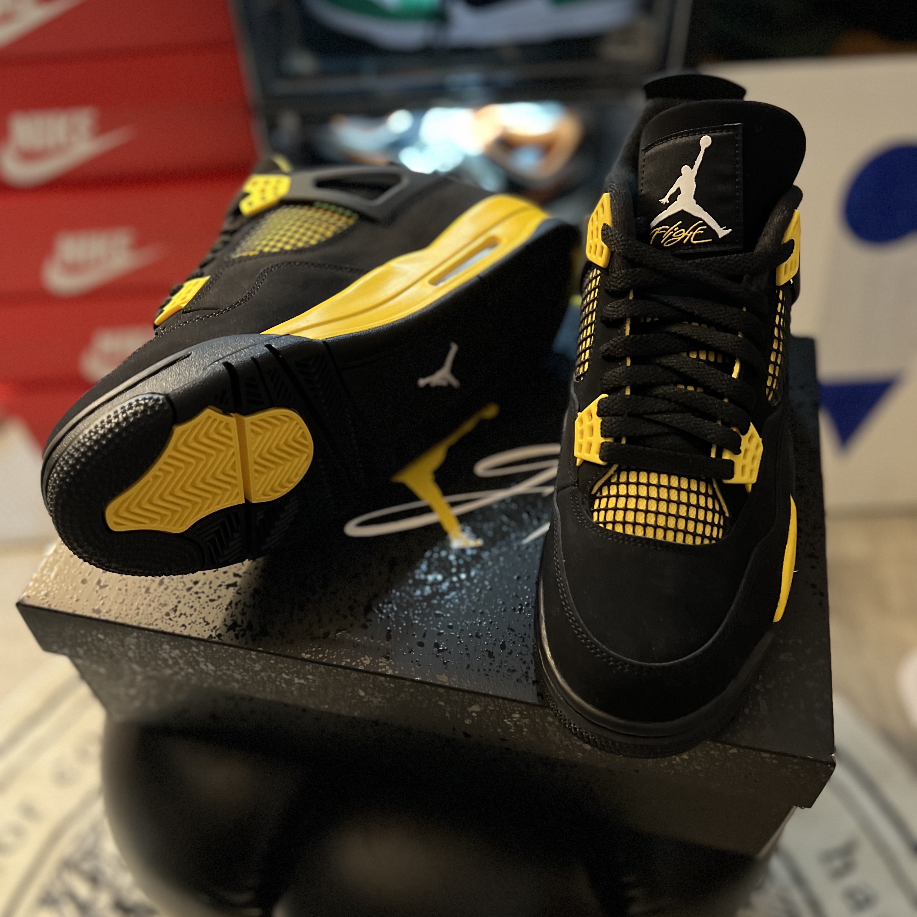 Jordan 4 Retro Thunder 2023 착용 스타일 - 3