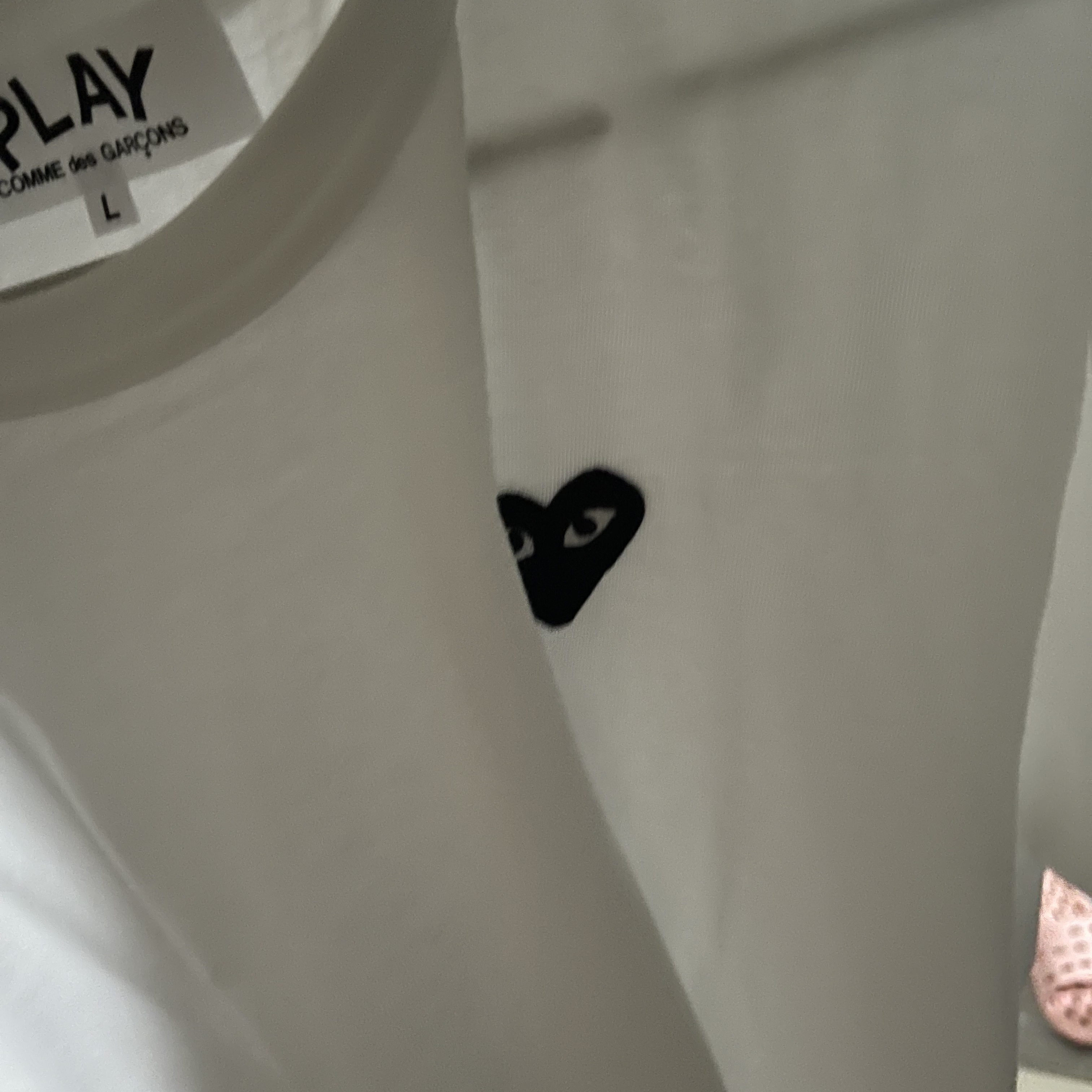 Play Comme des Garcons Black Heart T-Shirt White 착용 스타일