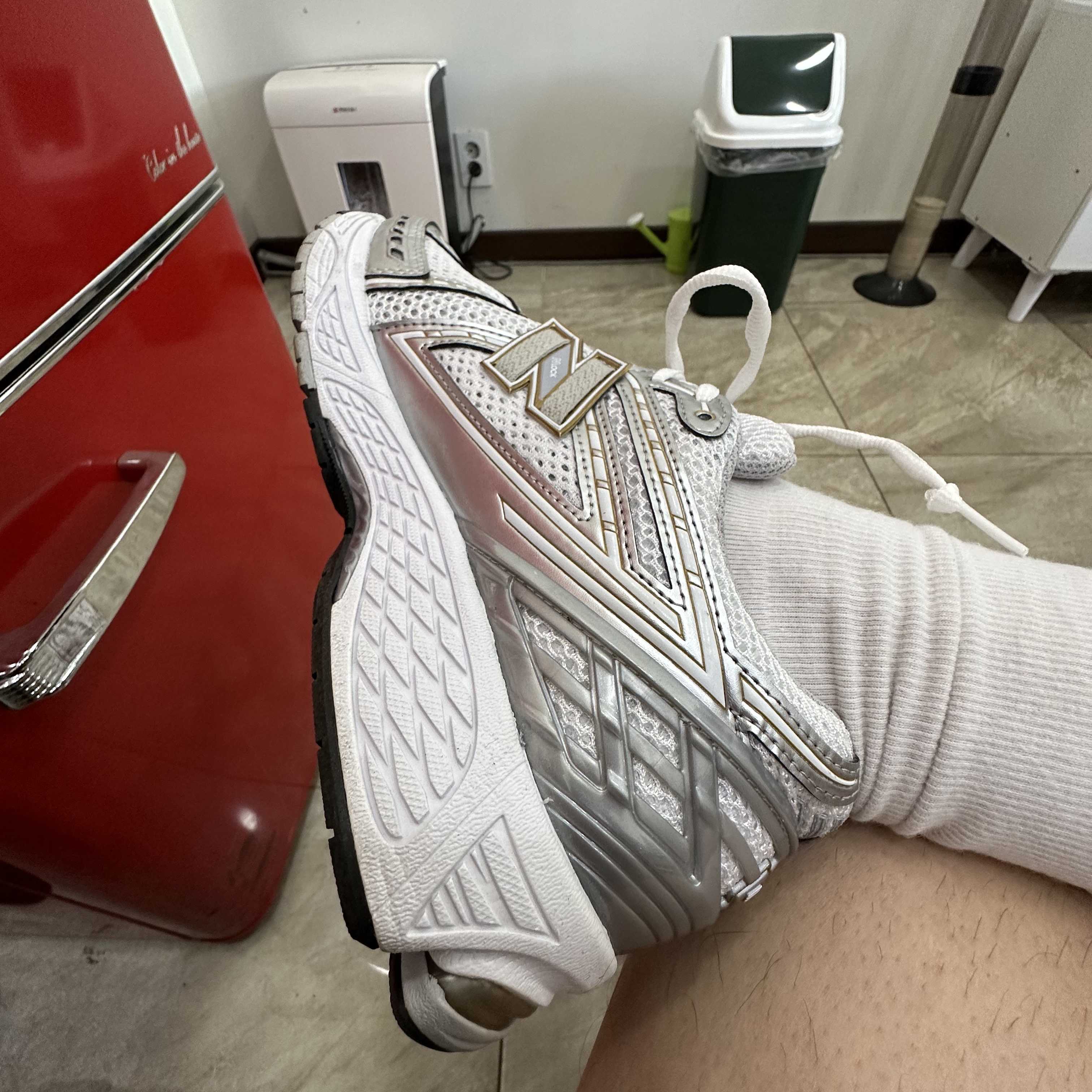 New Balance 1906R White Metallic Silver 착용 스타일 - 4
