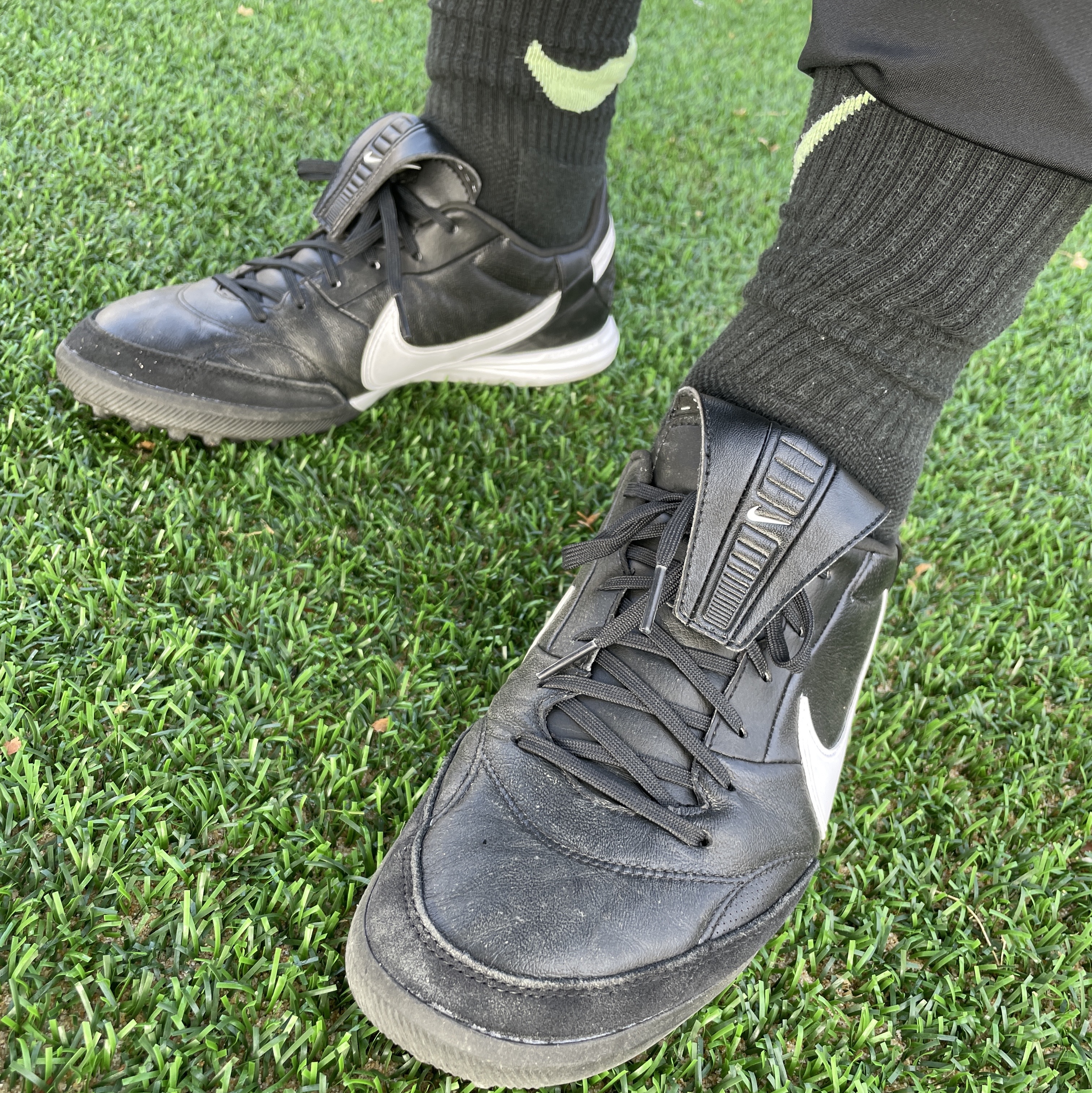 Nike Premier 3 TF Black White 착용 스타일