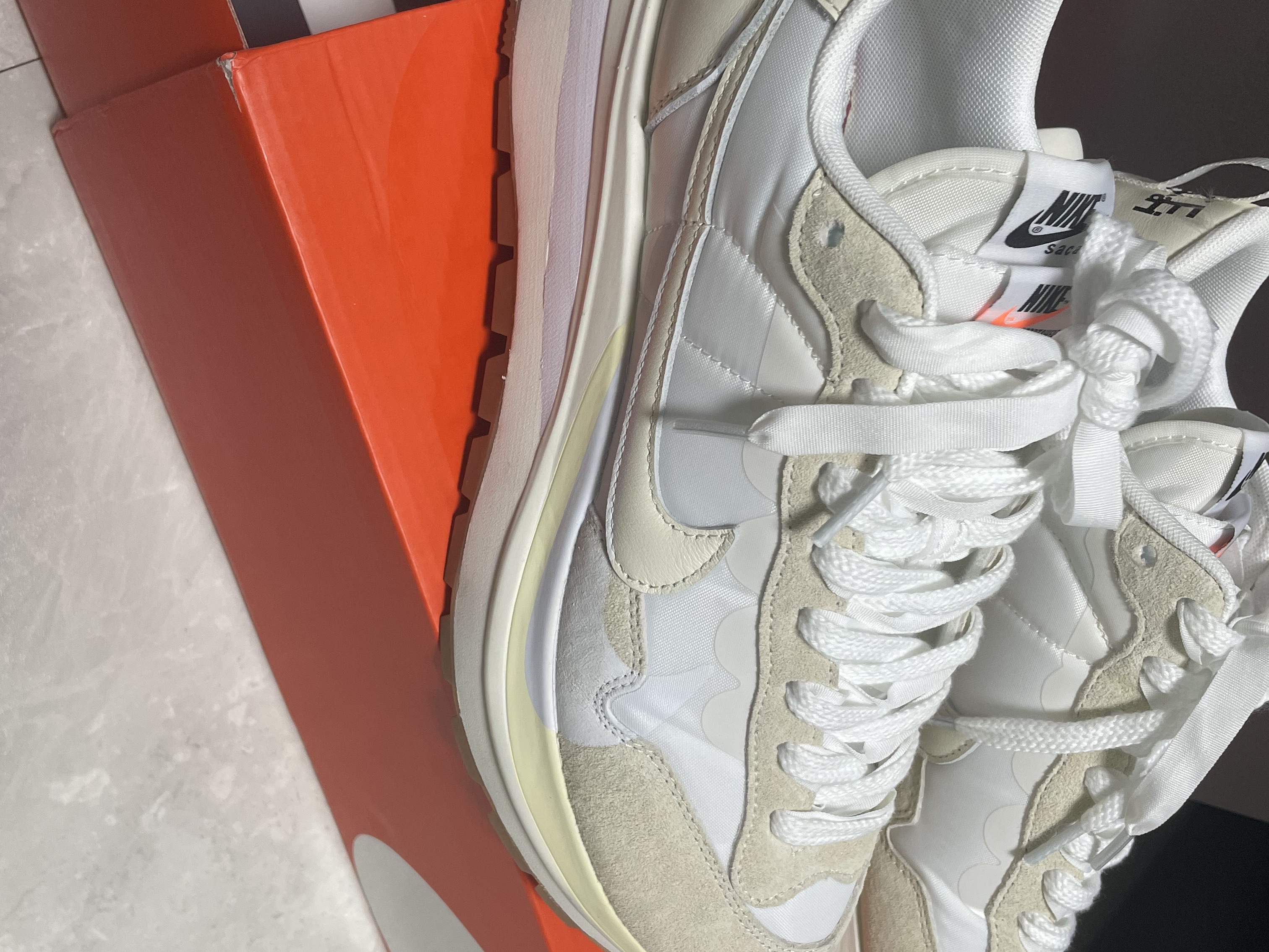 Nike x Sacai VaporWaffle White and Gum 착용 스타일