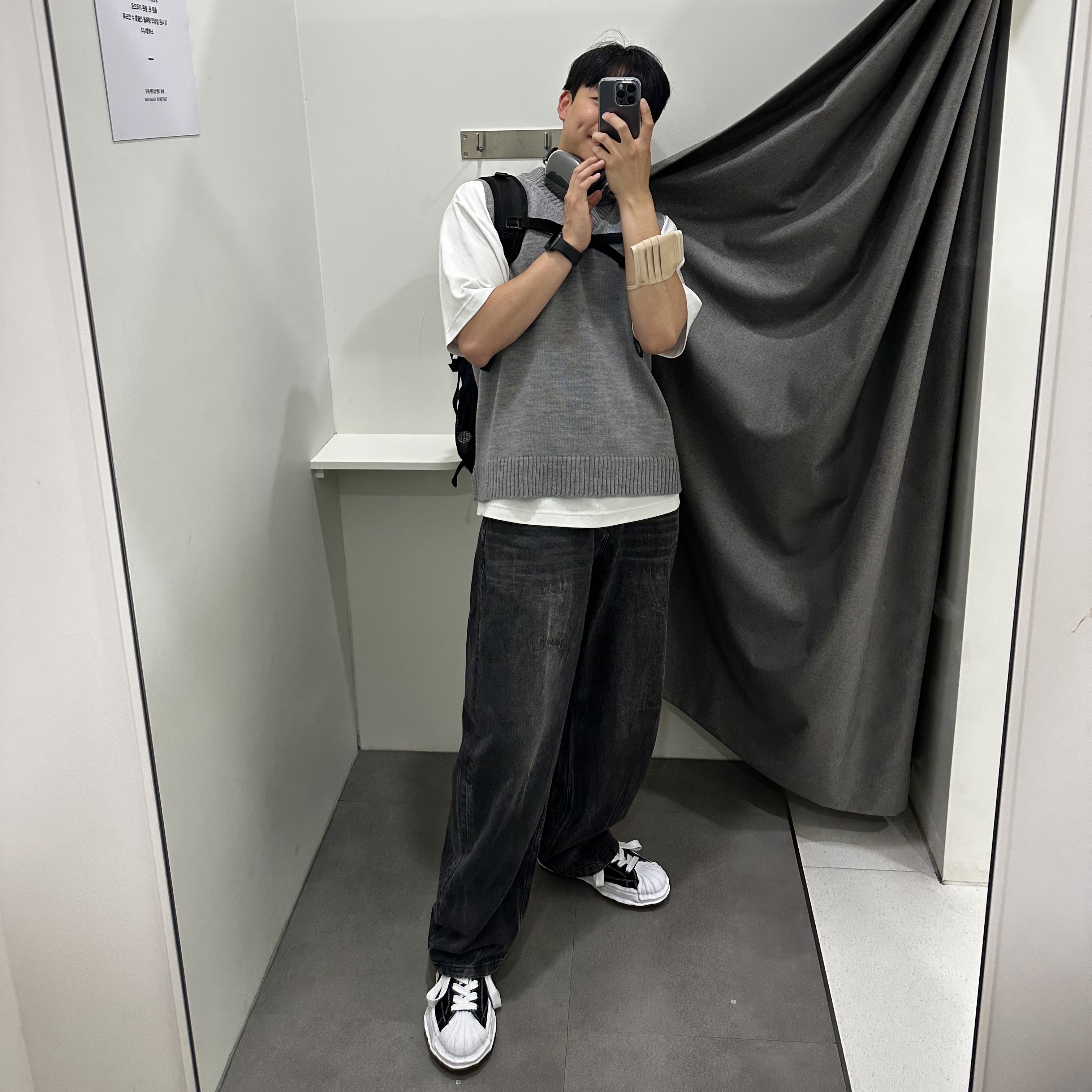 Maison Mihara Yasuhiro Blakey OG Sole Canvas Low-top Sneakers Black White, Apple AirPods Max Lightning Space Gray (Korean Ver.) 착용 스타일