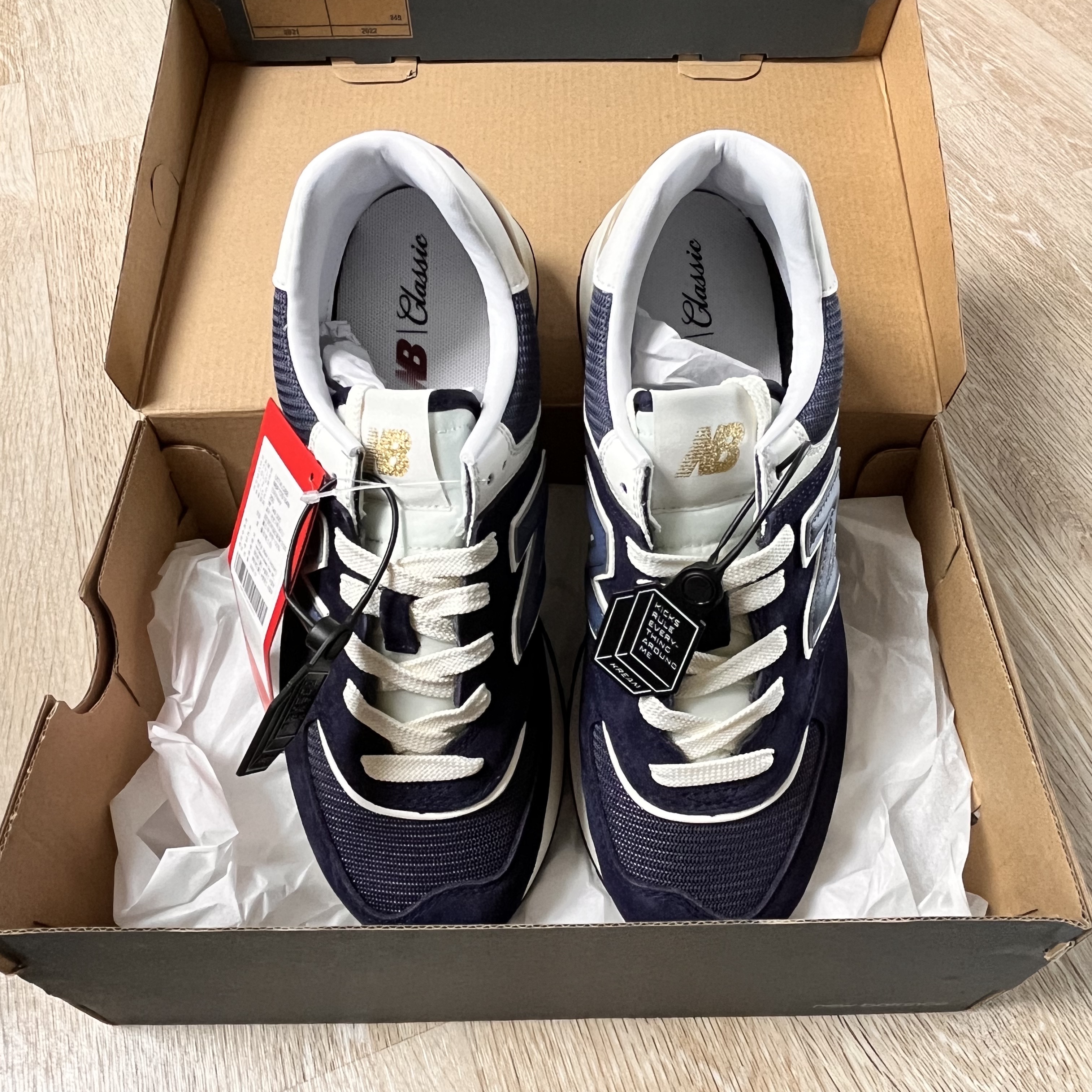 New Balance 574 Legacy Navy 착용 스타일 - 2