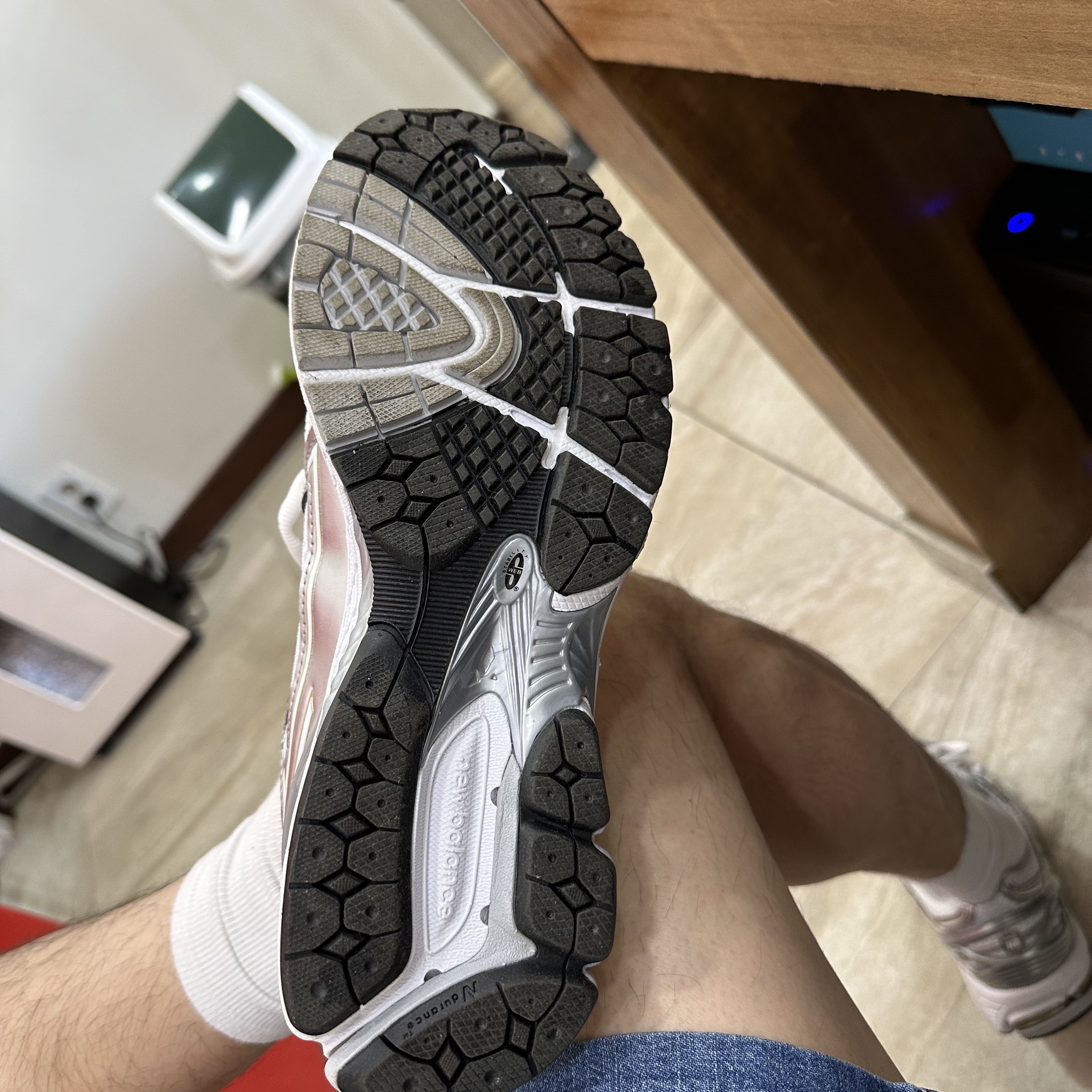 New Balance 1906R White Metallic Silver 착용 스타일 - 5