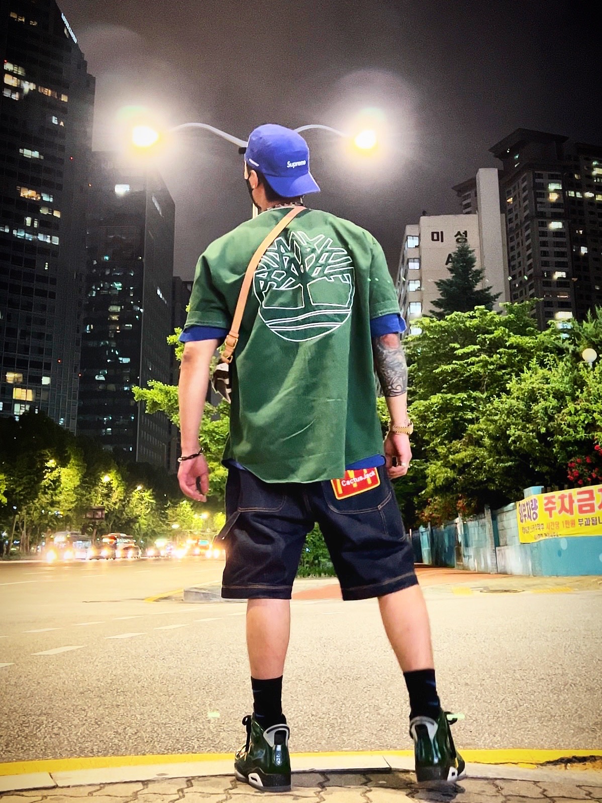 Supreme Coated Cordura Camp Cap Royal - 22SS, Supreme x The North Face Printed Pocket T-Shirt Navy - 23SS 착용 스타일 - 2