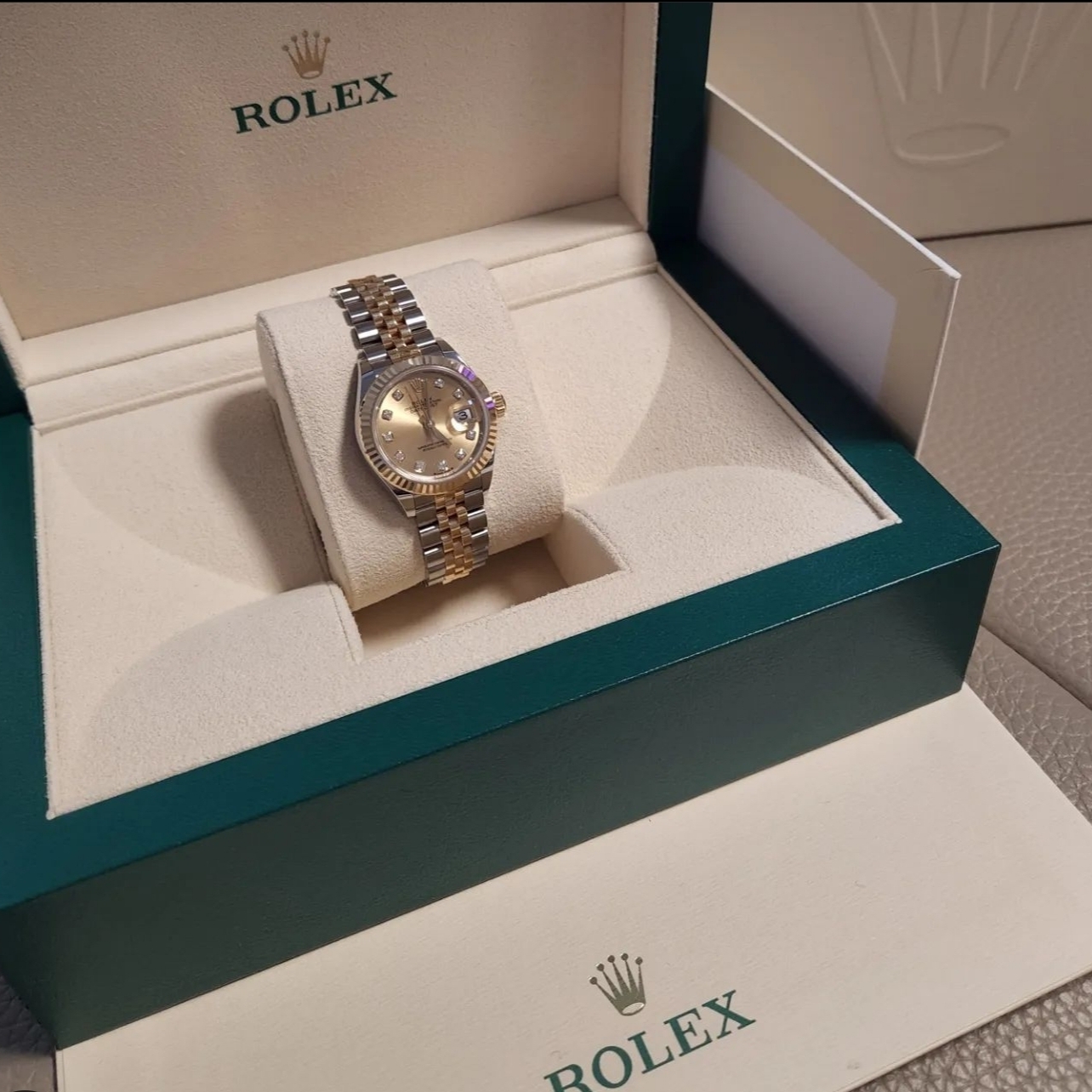 Rolex Lady-Datejust 28mm 279173 Champagne Diamond-Set Jubilee 착용 스타일