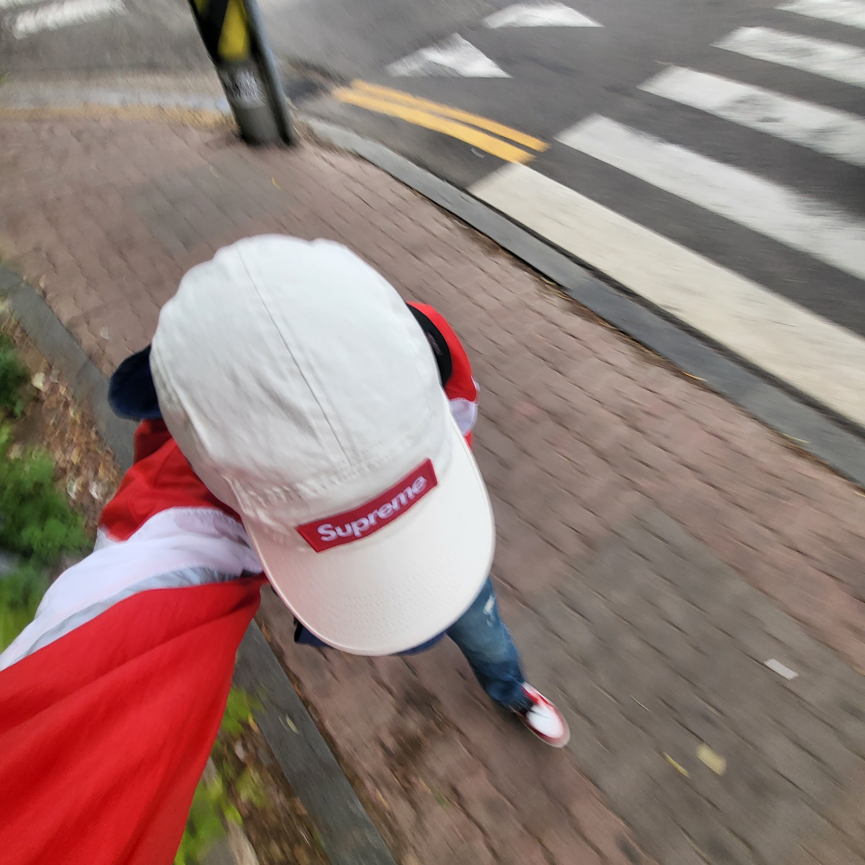 Supreme Military Camp Cap Stone - 22SS, Jordan 1 Retro High OG Light Fusion Red 착용 스타일 - 3