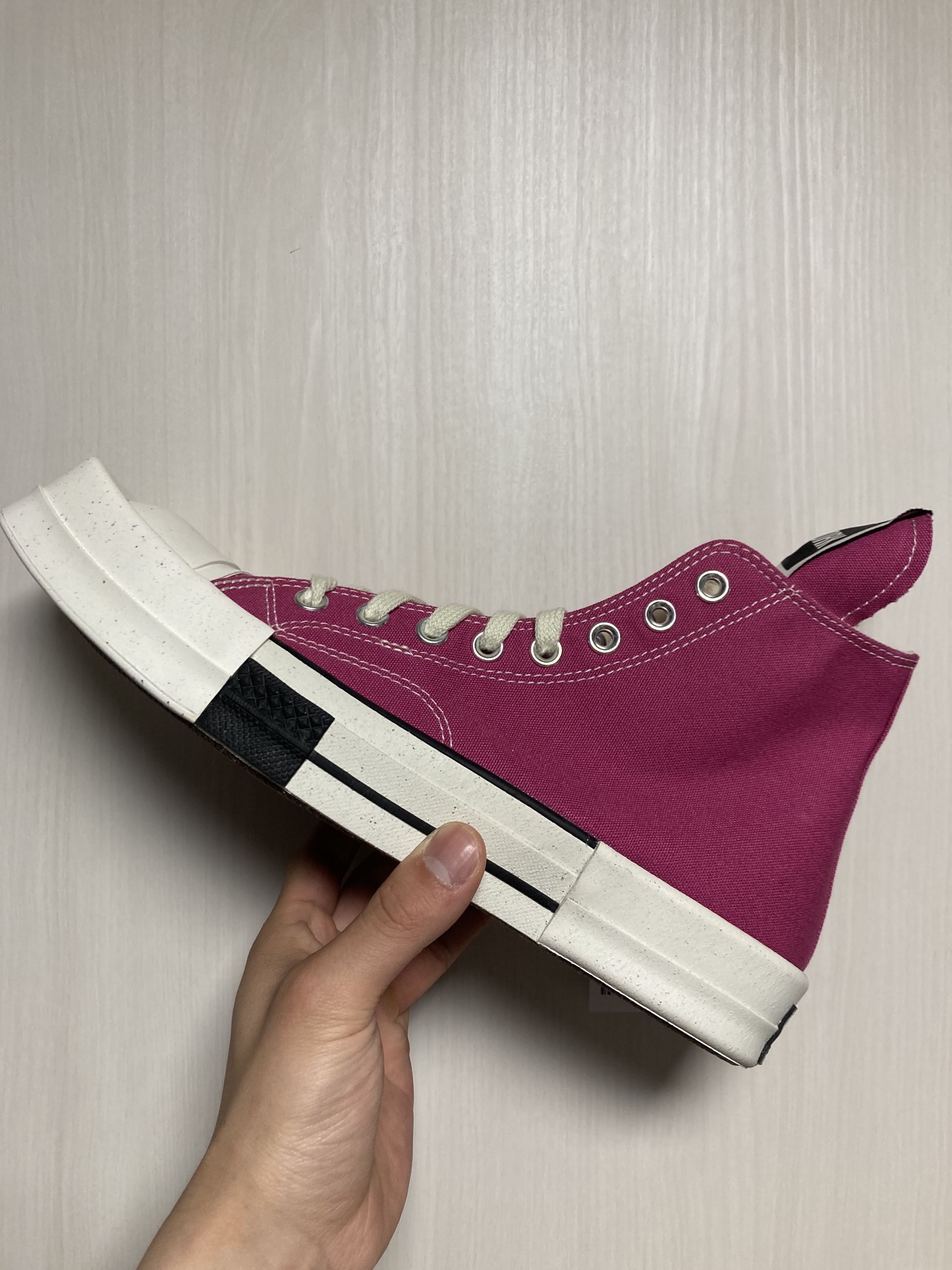 Converse x Drkshdw Turbodrk Chuck 70 Hi Laceless Cactus Flower 착용 스타일