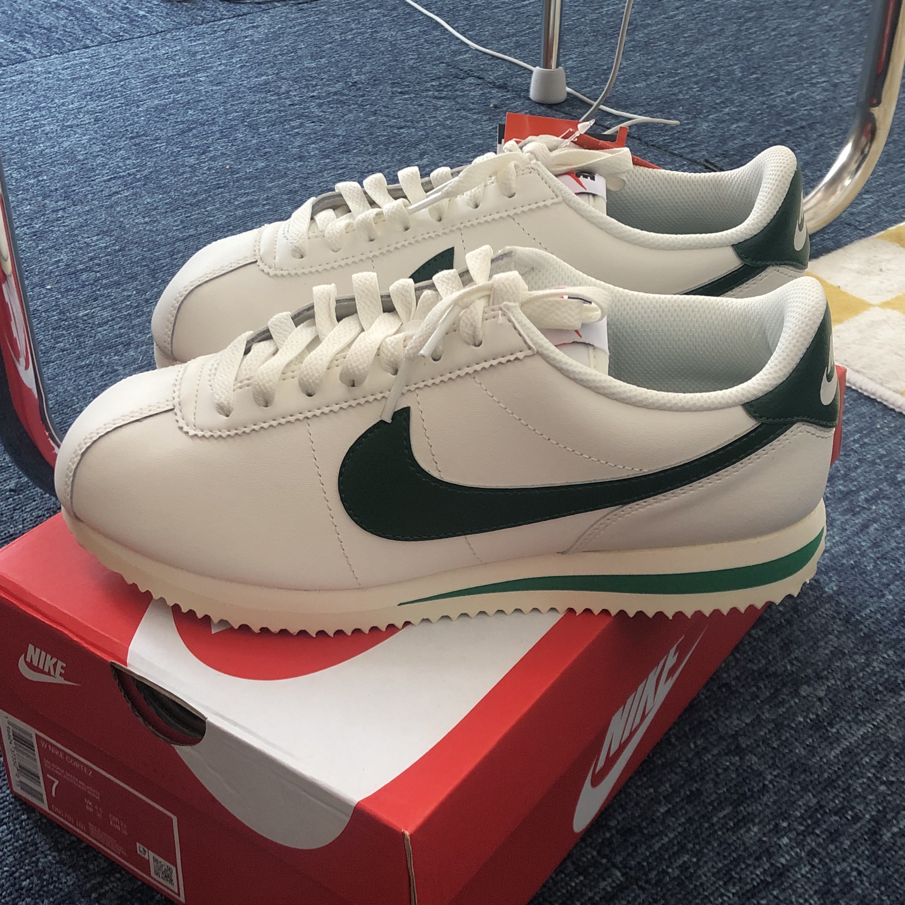 (W) Nike Cortez Gorge Green and Malachite 착용 스타일