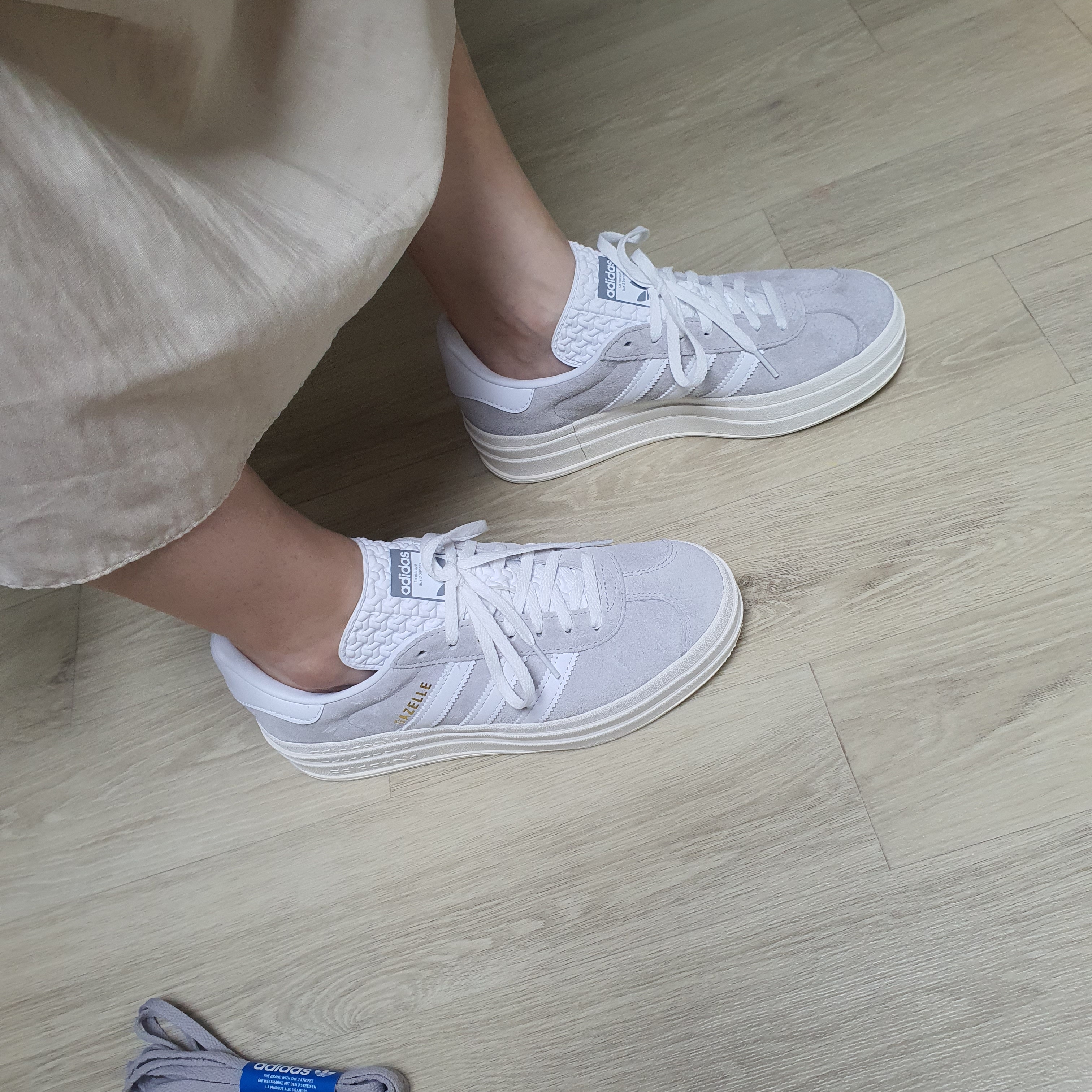 (W) Adidas Gazelle Bold Grey Cloud White 착용 스타일
