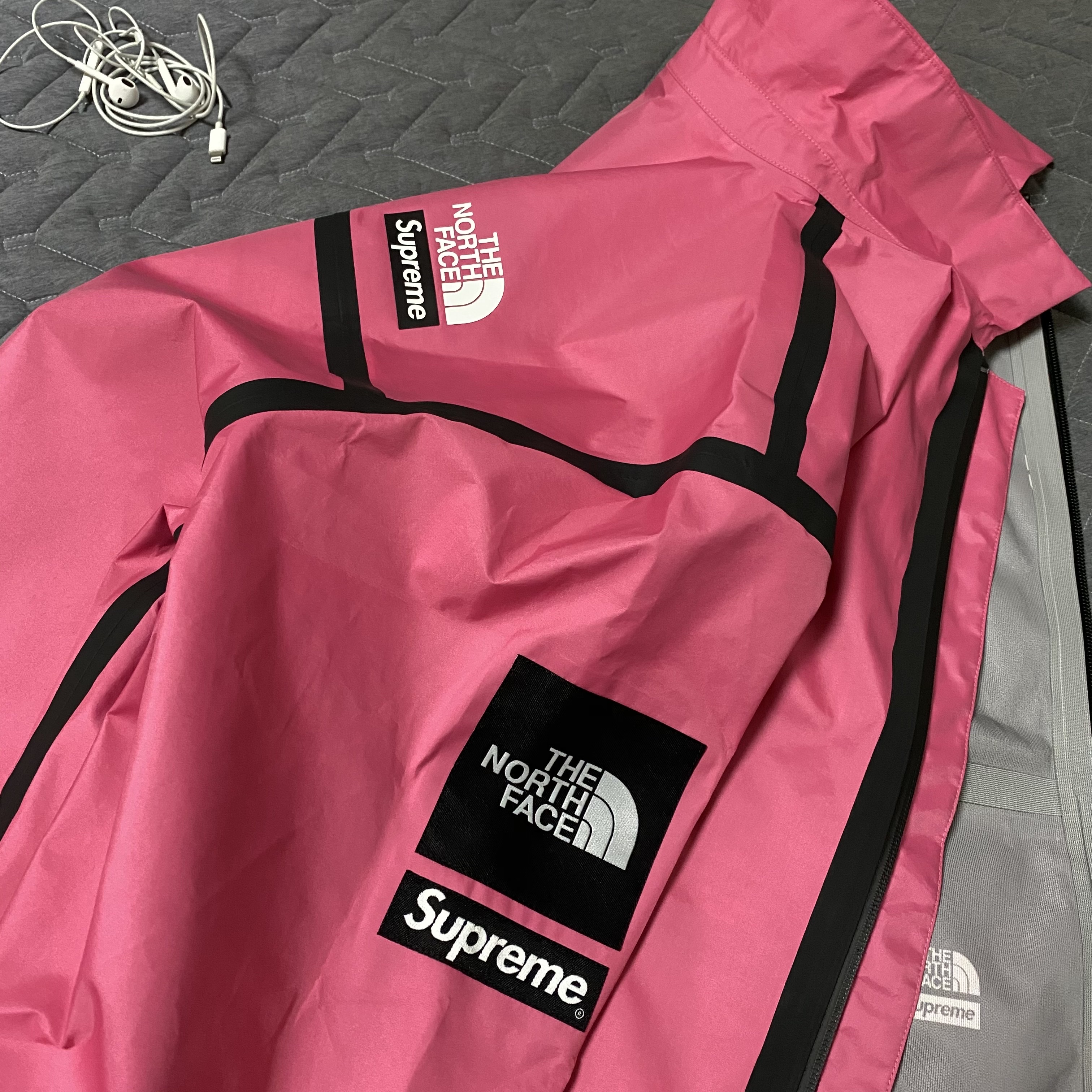 Supreme x The North Face Summit Series Outer Tape Seam Coaches Jacket Pink - 21SS 착용 스타일