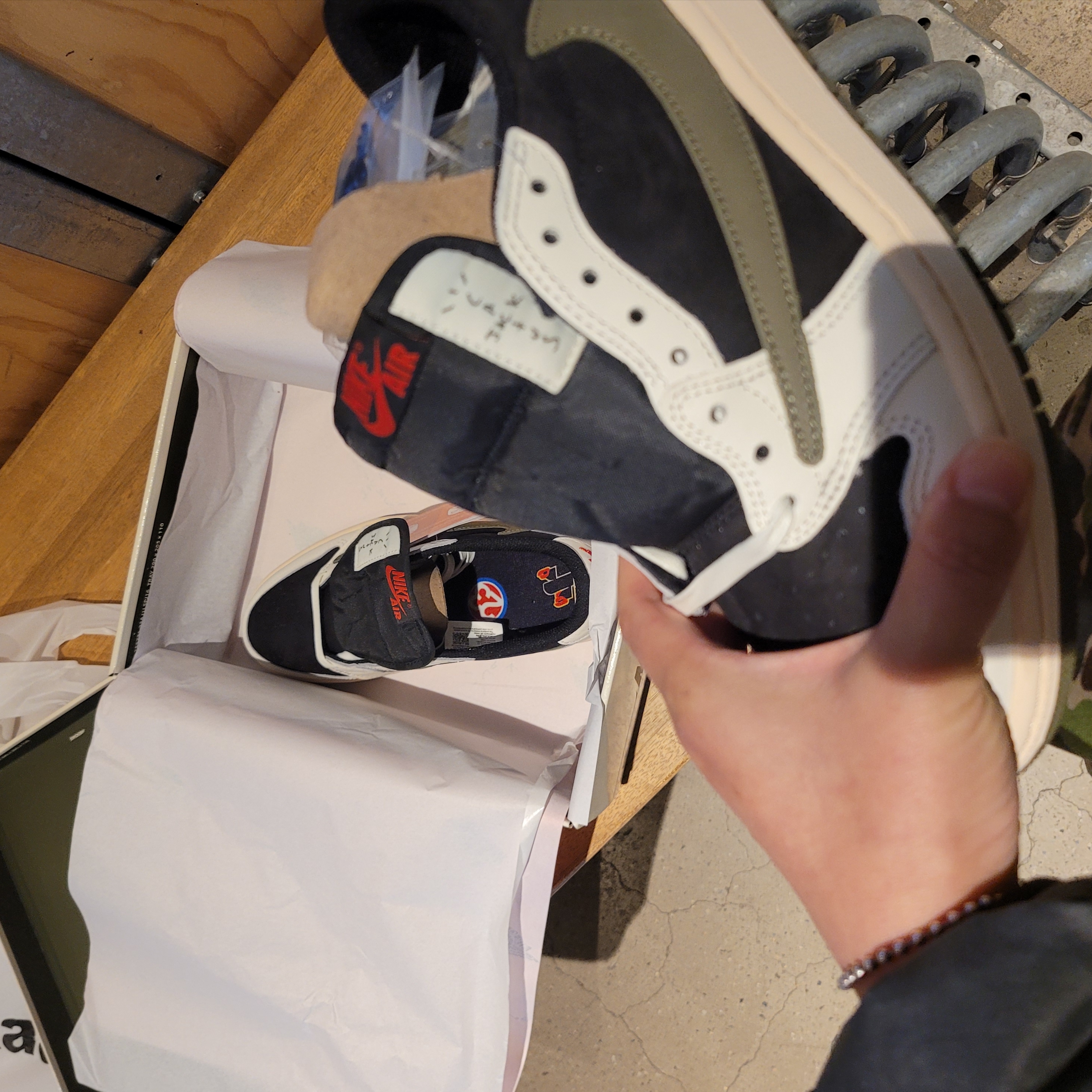 (W) Jordan 1 x Travis Scott Retro Low OG SP Medium Olive 착용 스타일
