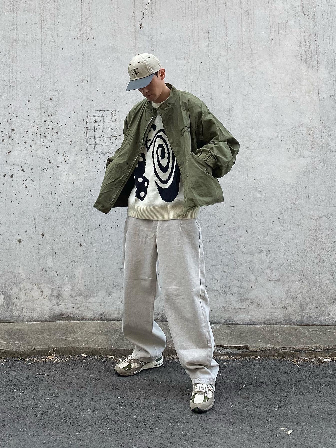 Nike x Stussy NRG LS Knit Sweater Fossil (DR2893-238), New Balance x Aime Leon Dore 991 Made in UK Grey 착용 스타일 - 1