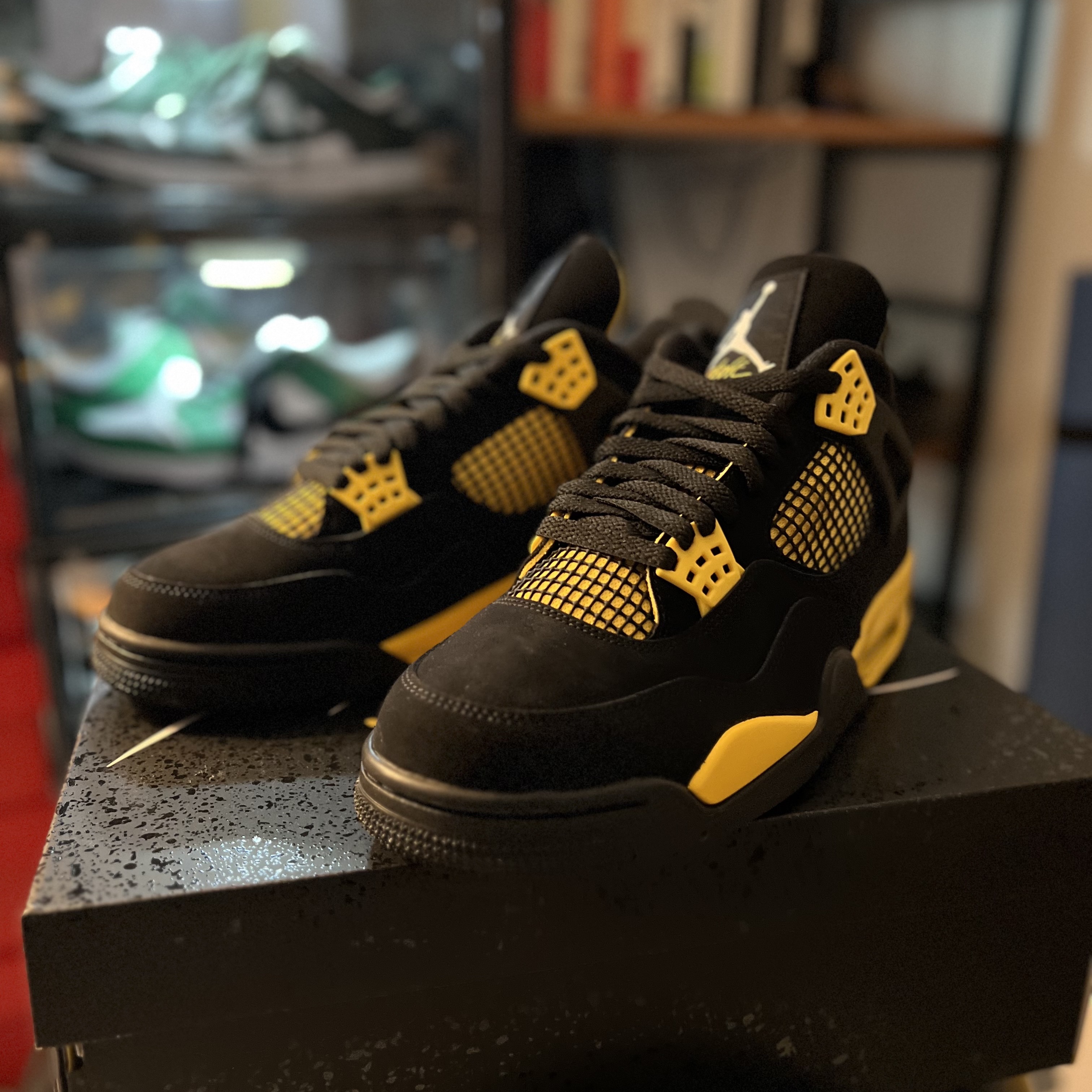 Jordan 4 Retro Thunder 2023 착용 스타일 - 2