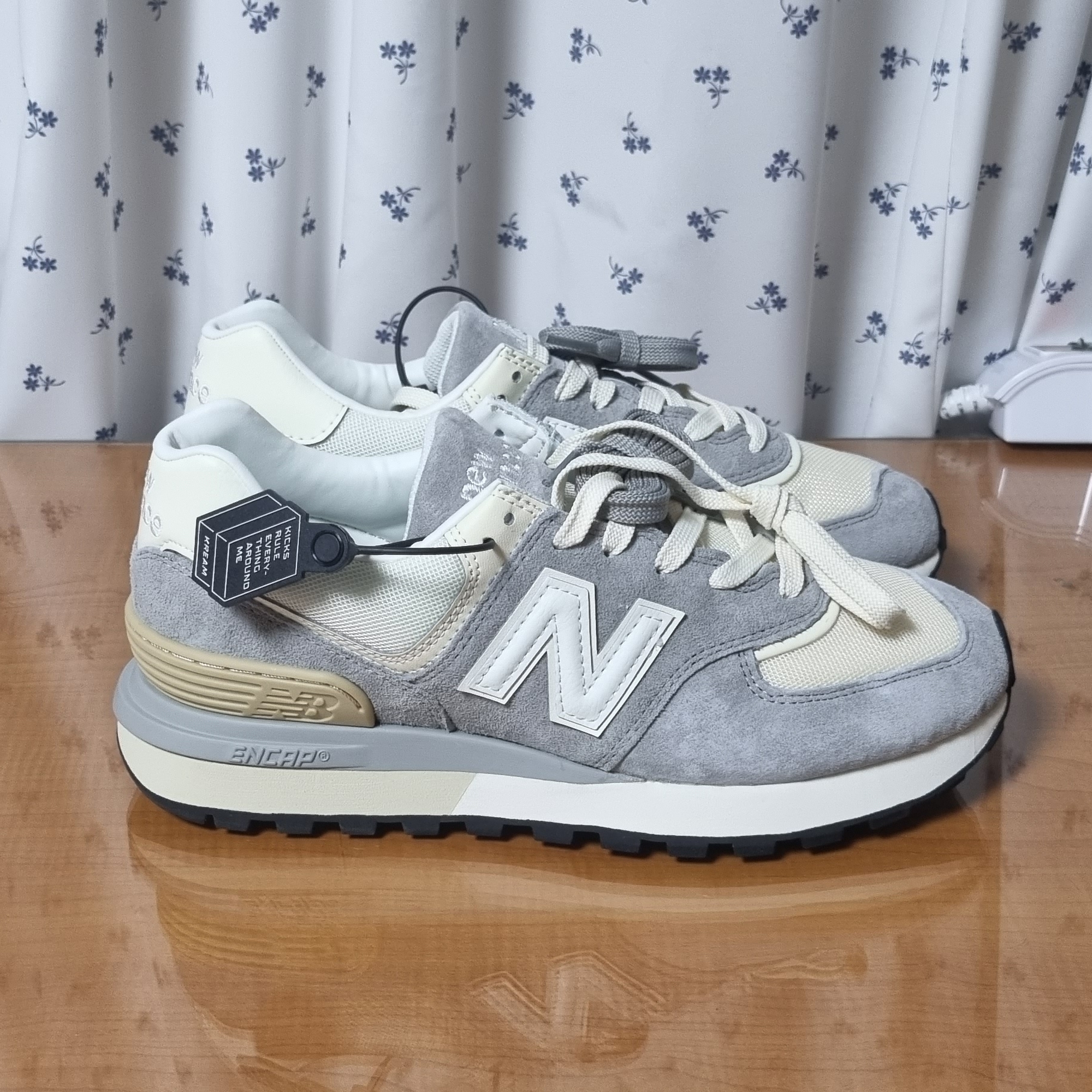 New Balance 574 Legacy Team Away Grey 착용 스타일