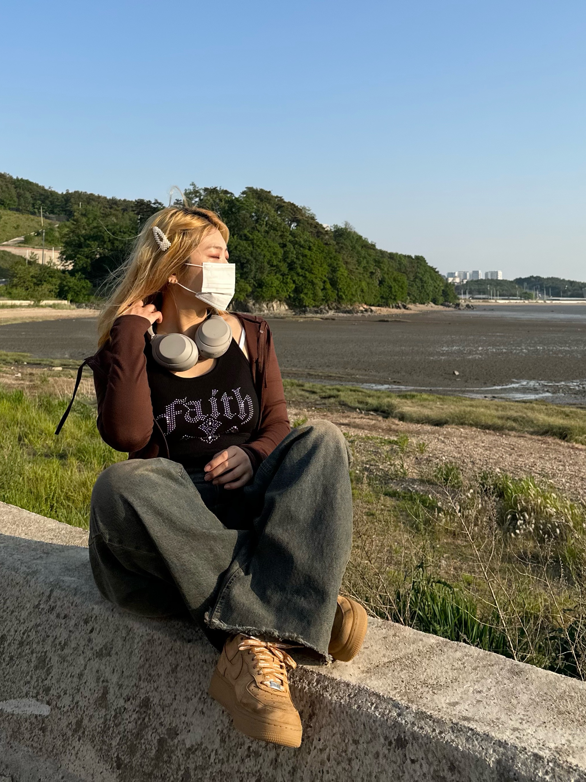 Nike x Supreme Air Force 1 Low Flax, Sony WH-1000XM4 Platinum Silver (Korean Ver.) 착용 스타일 - 3