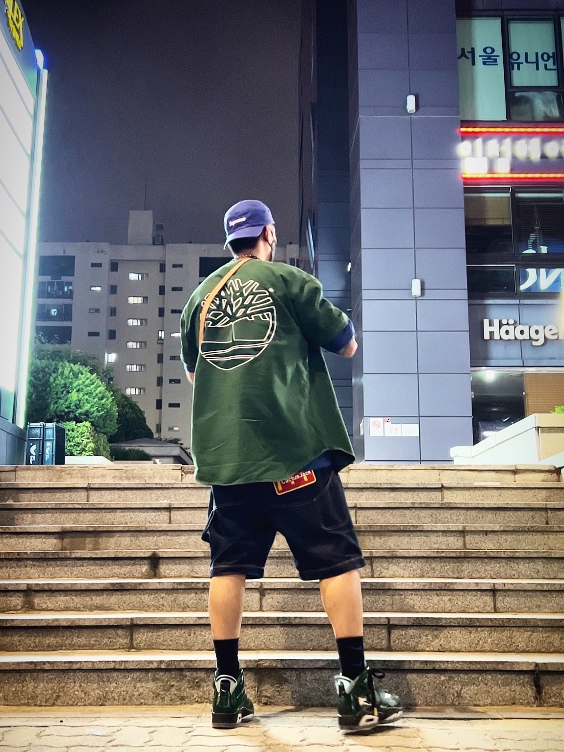 Supreme Coated Cordura Camp Cap Royal - 22SS, Supreme x The North Face Printed Pocket T-Shirt Navy - 23SS 착용 스타일 - 2